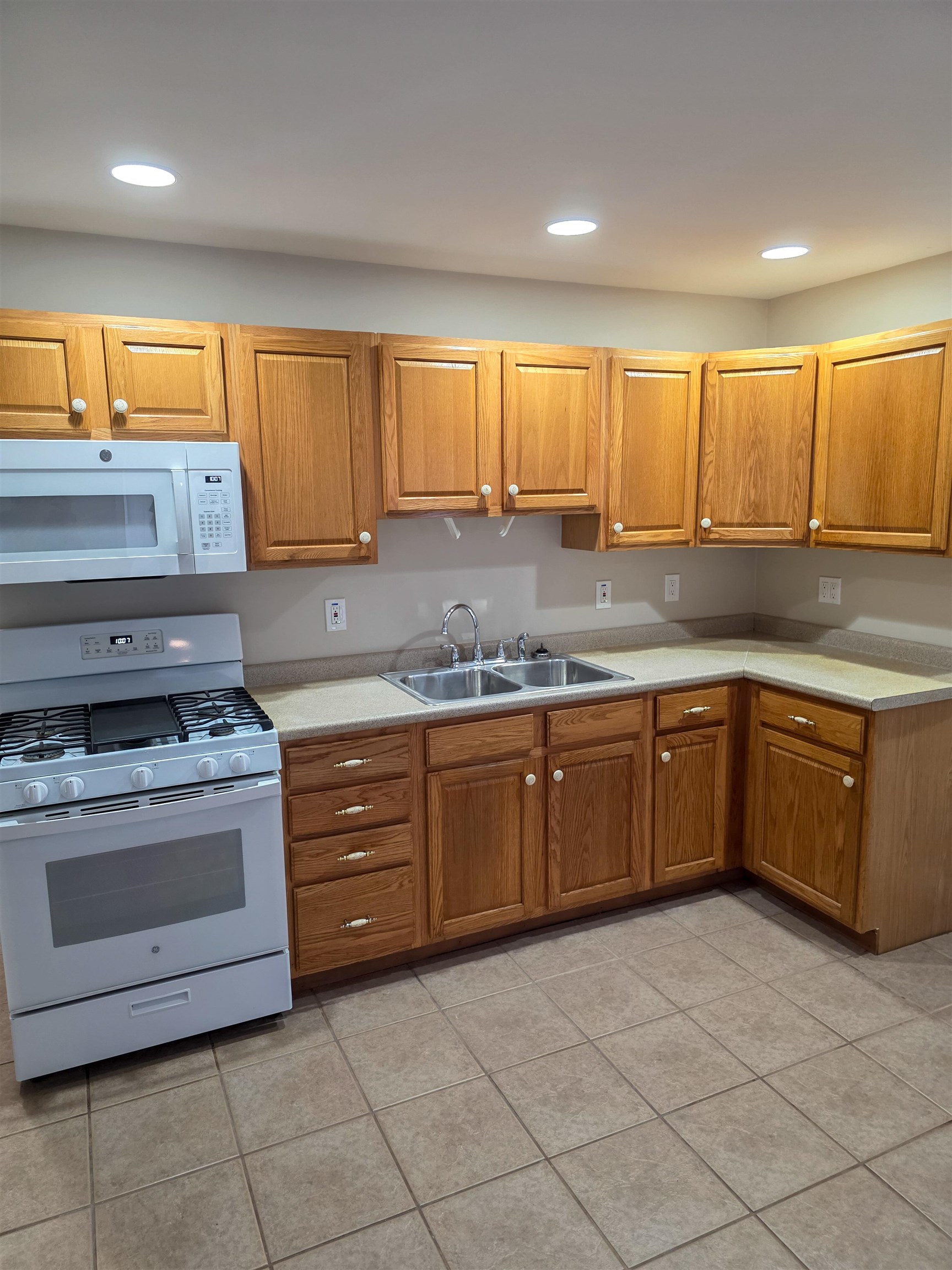 52 Jarvis Street Property Photo 2