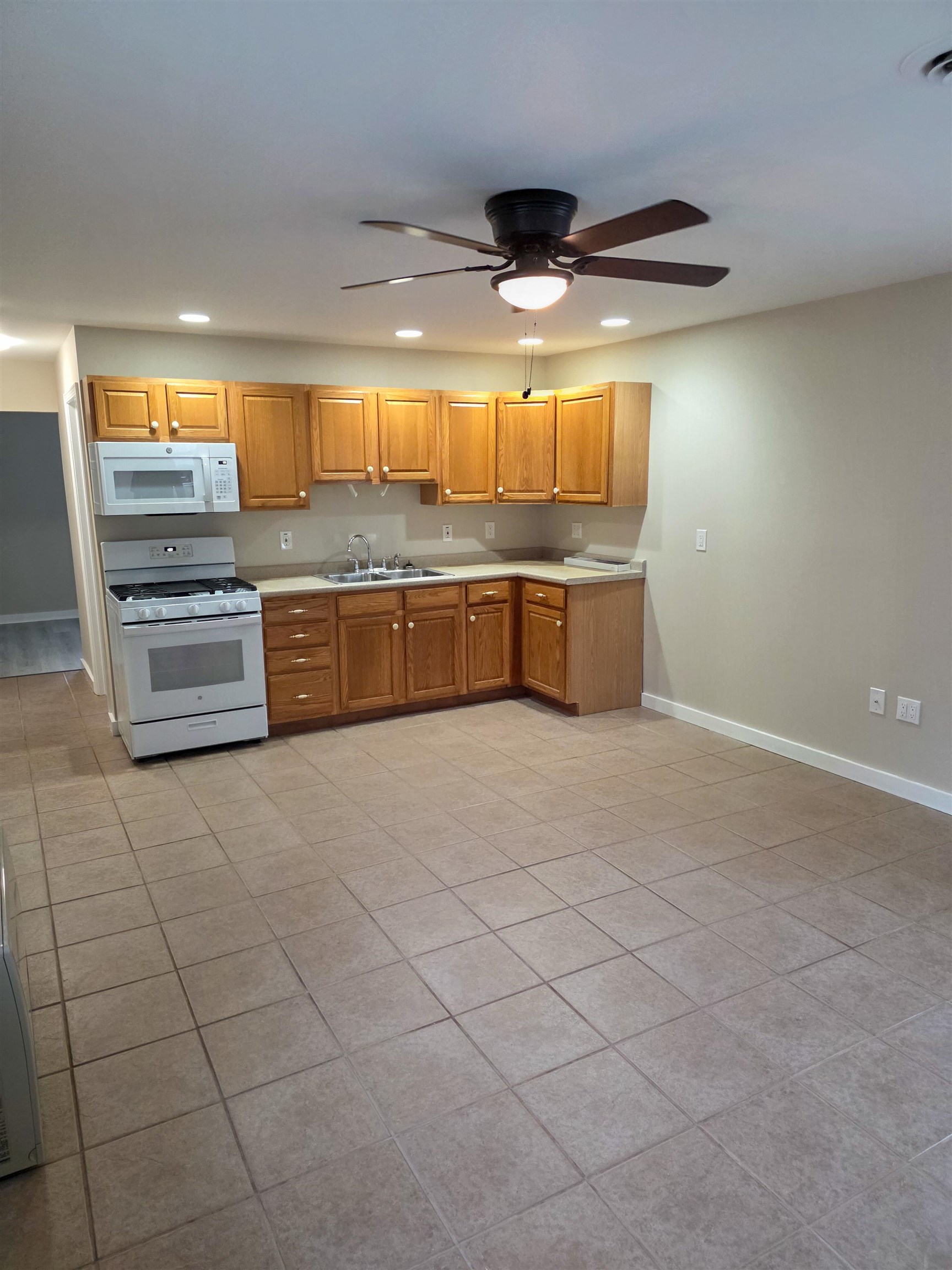52 Jarvis Street Property Photo 3