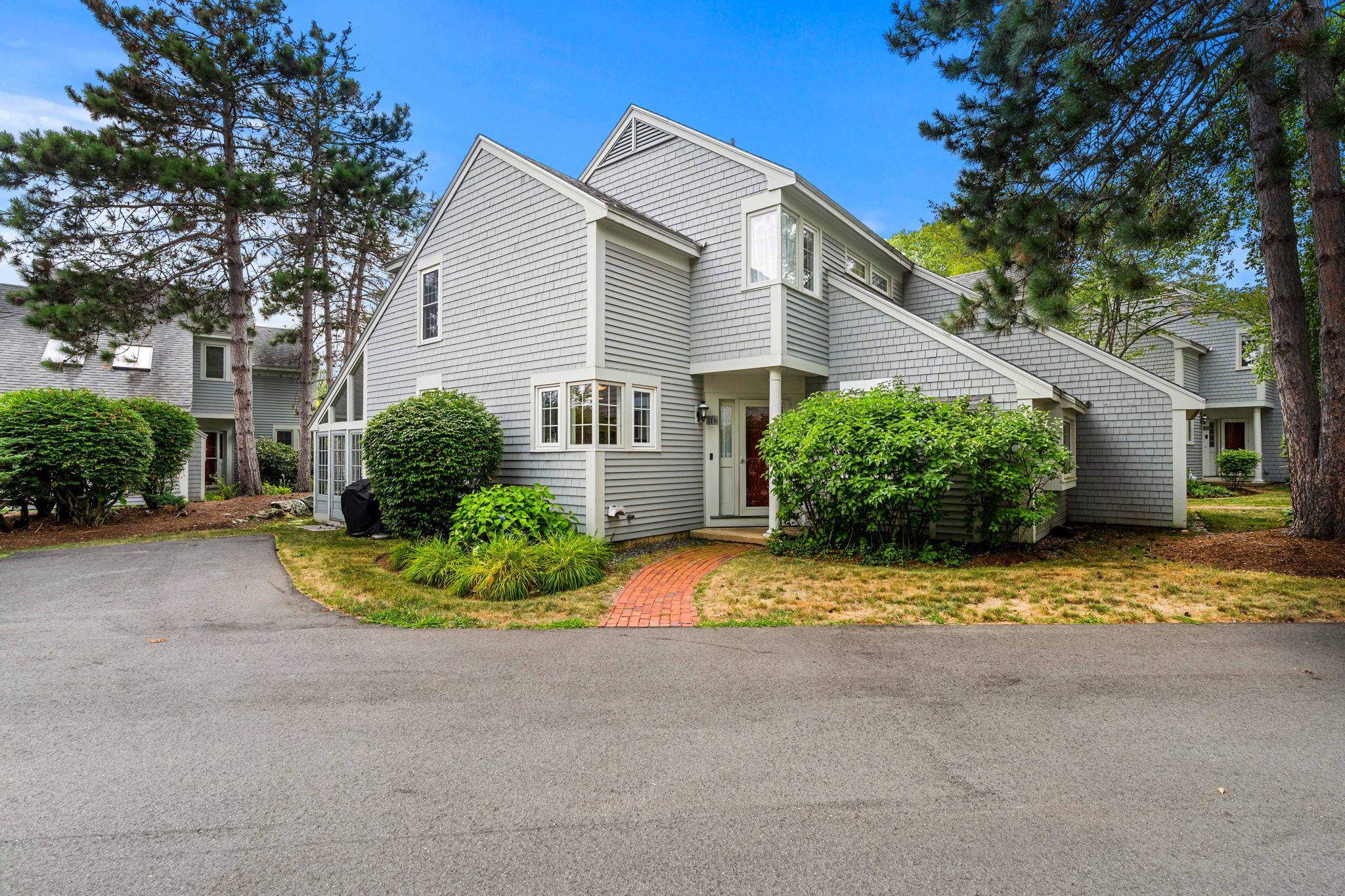 11 Golf View Property Photo 1