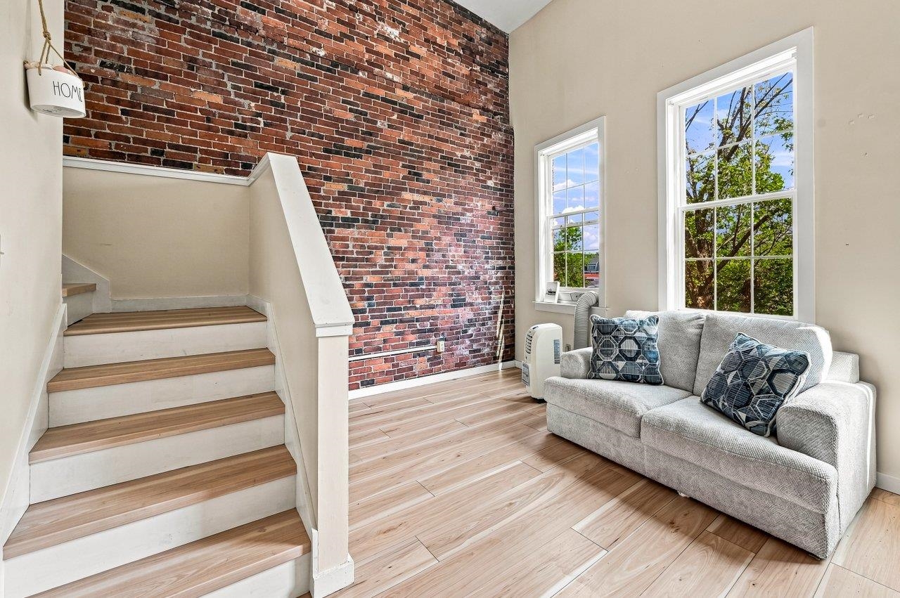 32 Market Street Property Photo 14