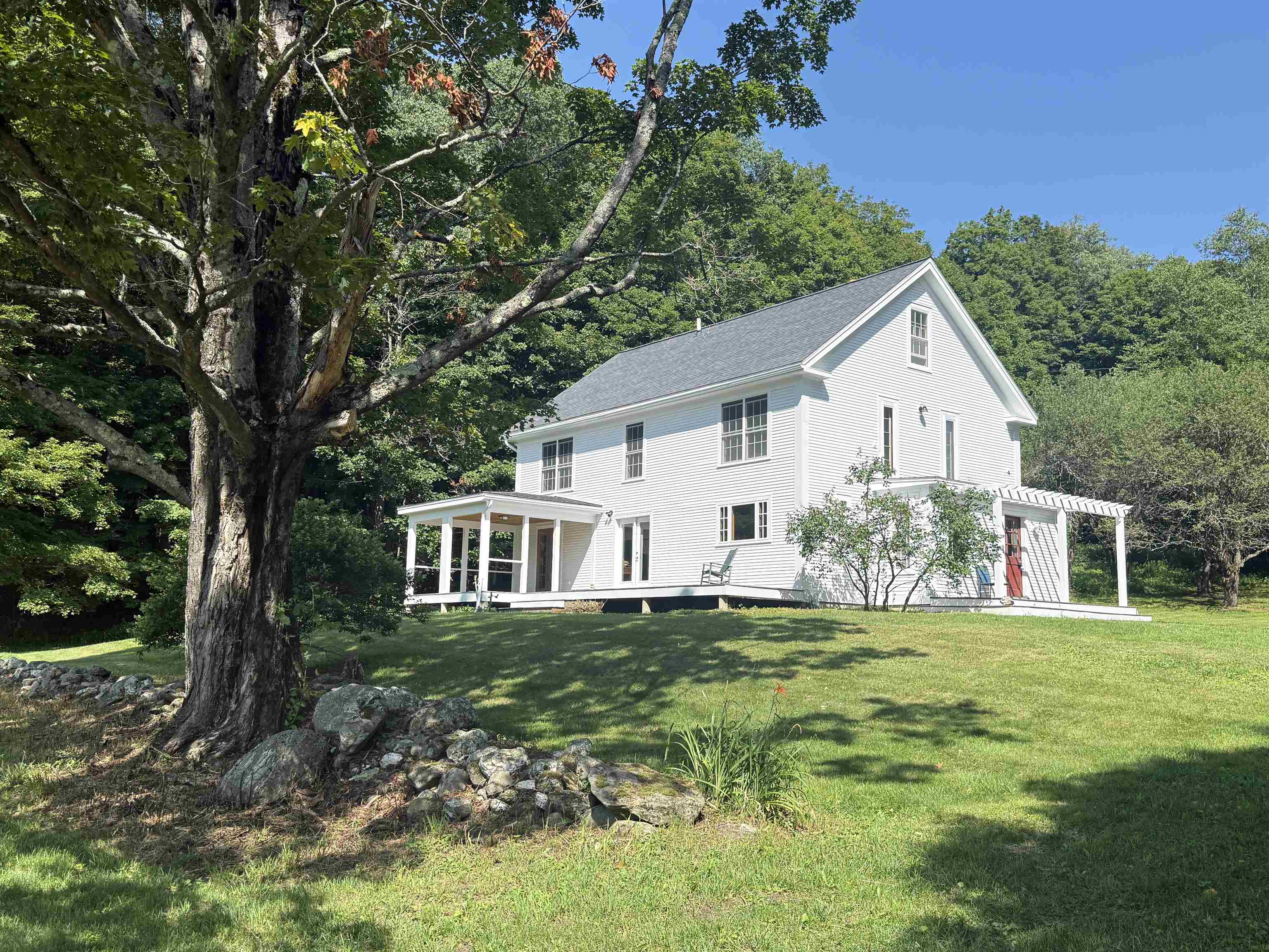 31 South Hollow Road Property Photo 1