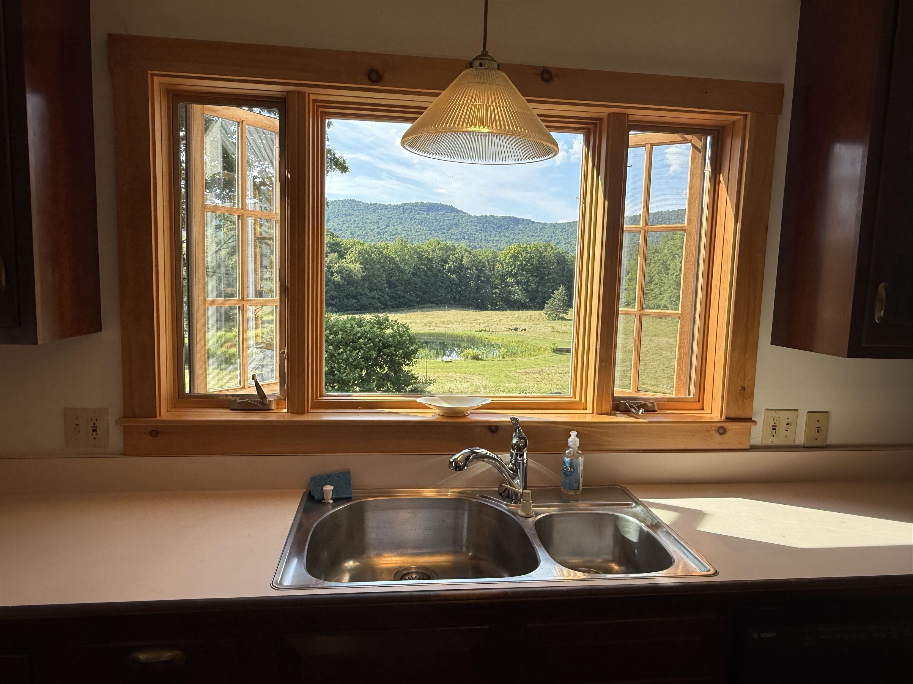 31 South Hollow Road Property Photo 8