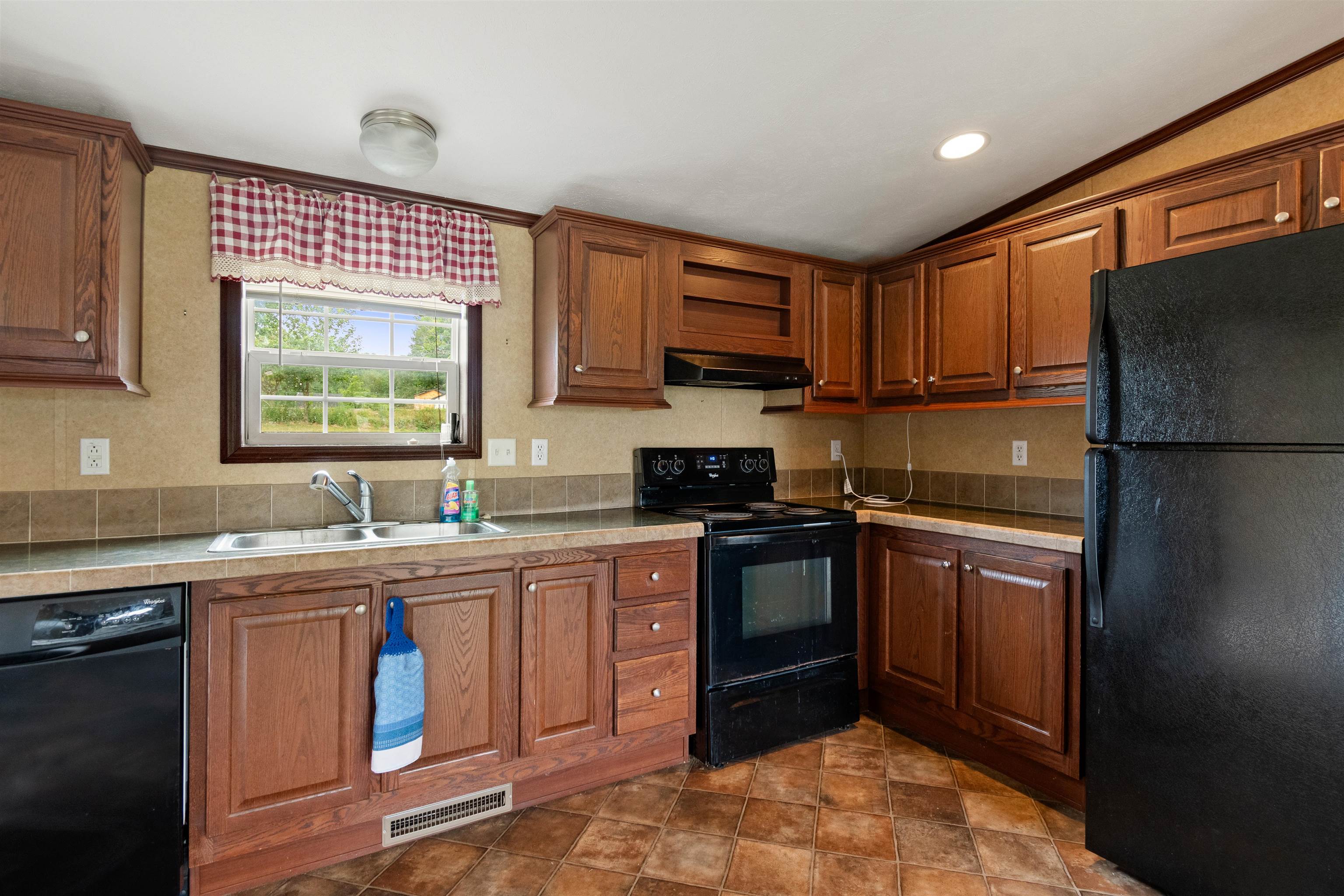5 Ruths Drive Property Photo 8