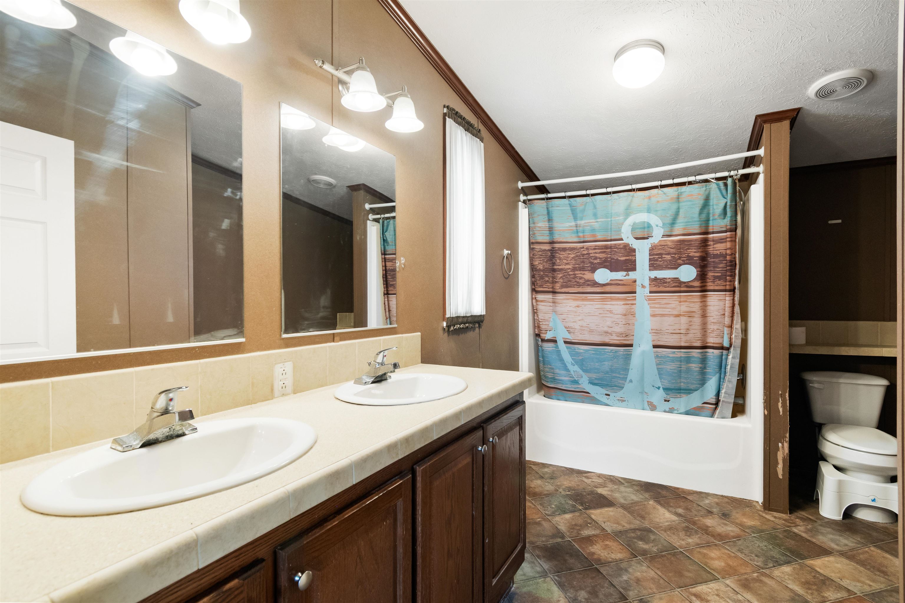 5 Ruths Drive Property Photo 16