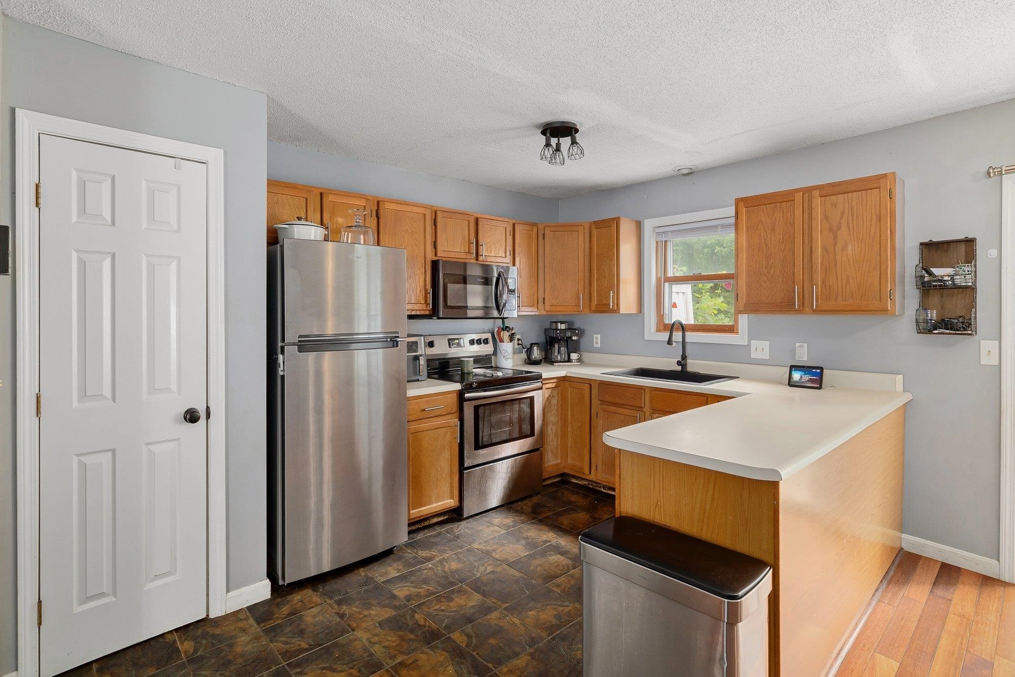 44 Commonwealth Drive Property Photo 8