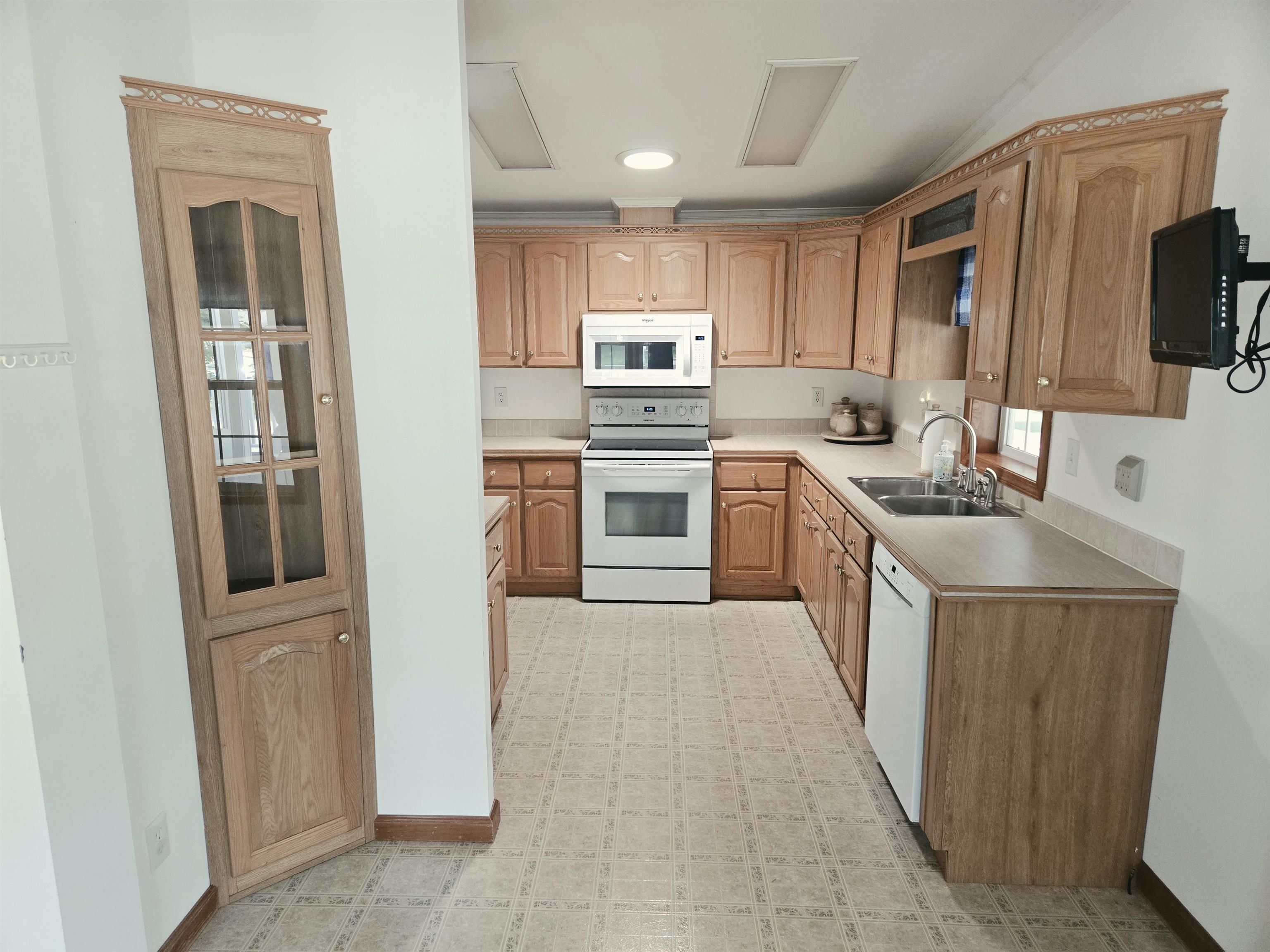57 Temple Drive Property Photo 9