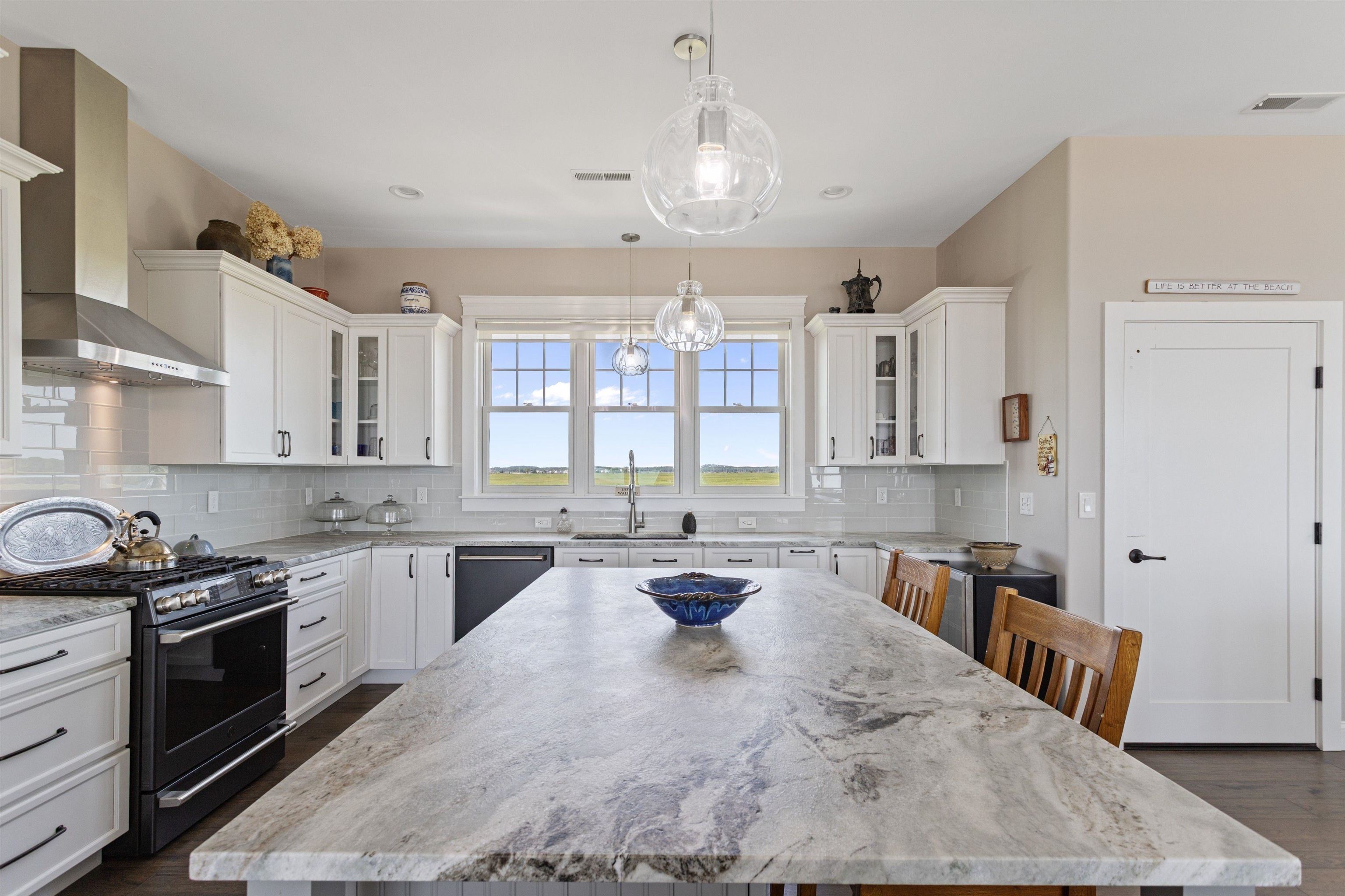 553 Ocean Boulevard Property Photo 18