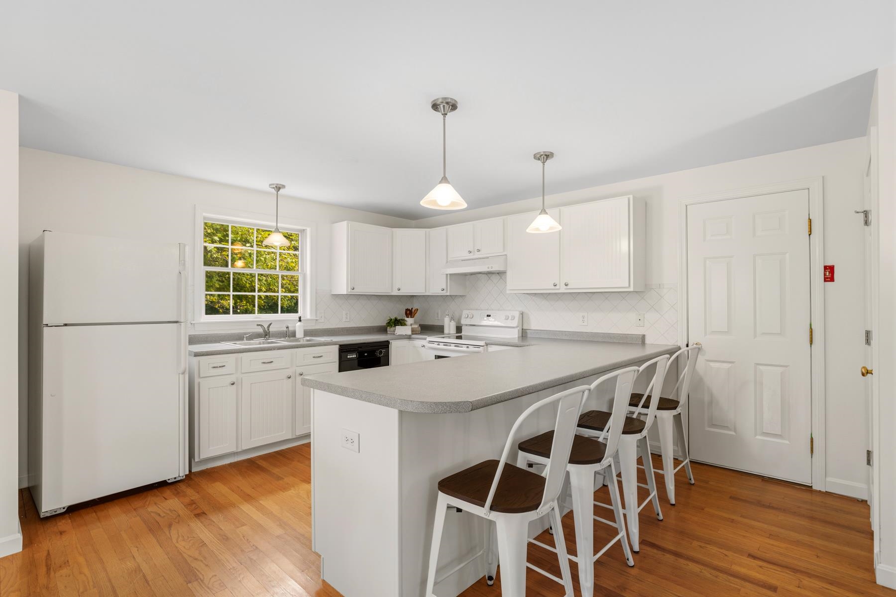 20 Robin Lane Property Photo 10