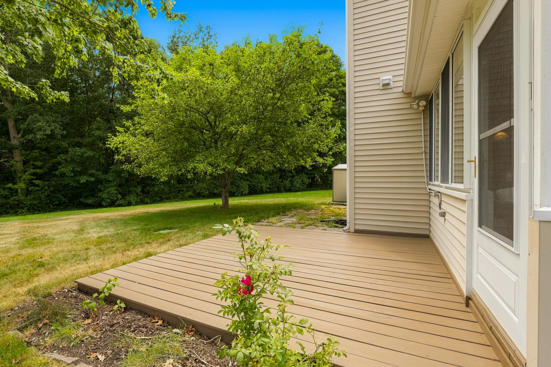 20 Robin Lane Property Photo 32