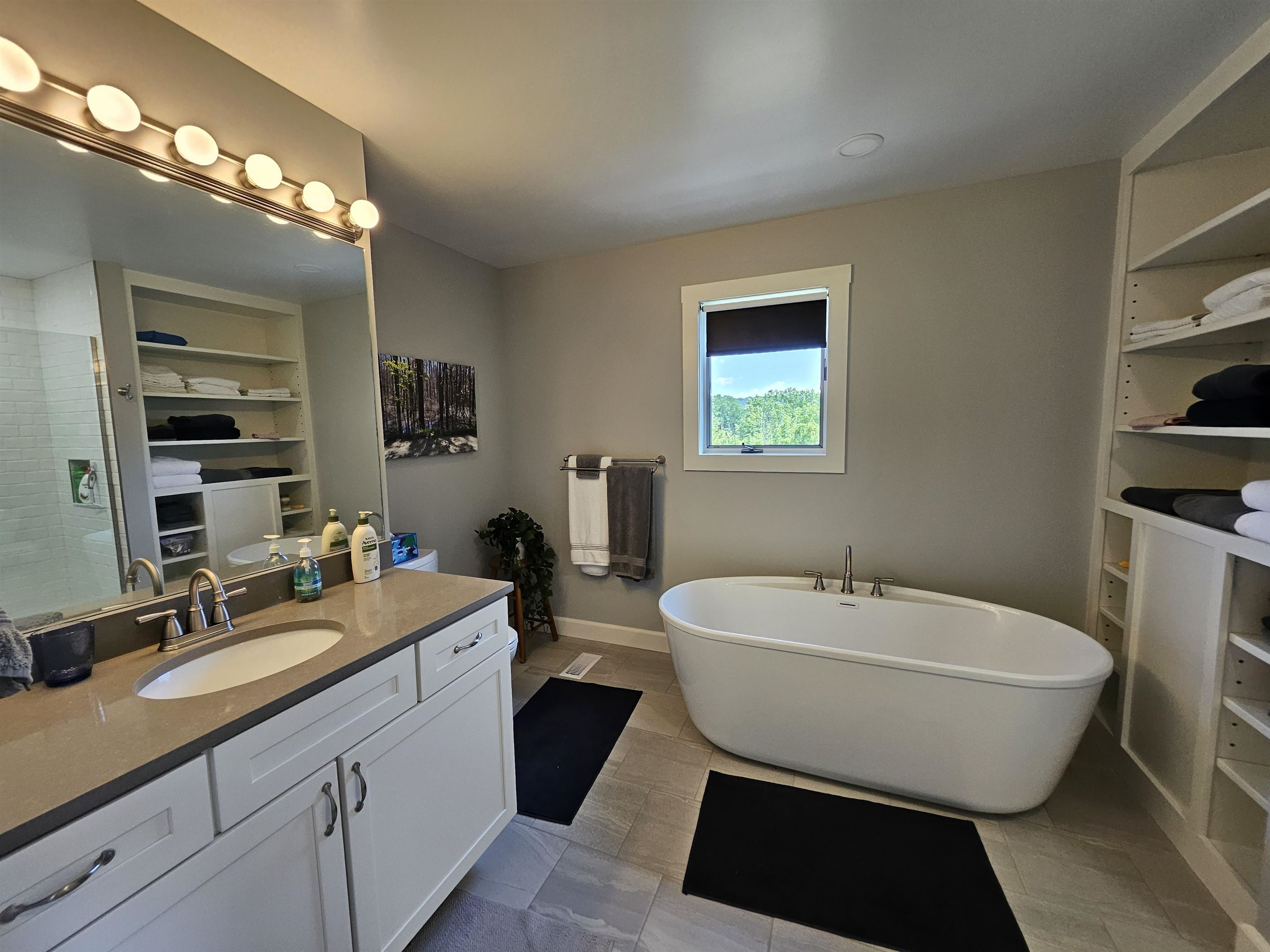 179 Hillwinds North Property Photo 21