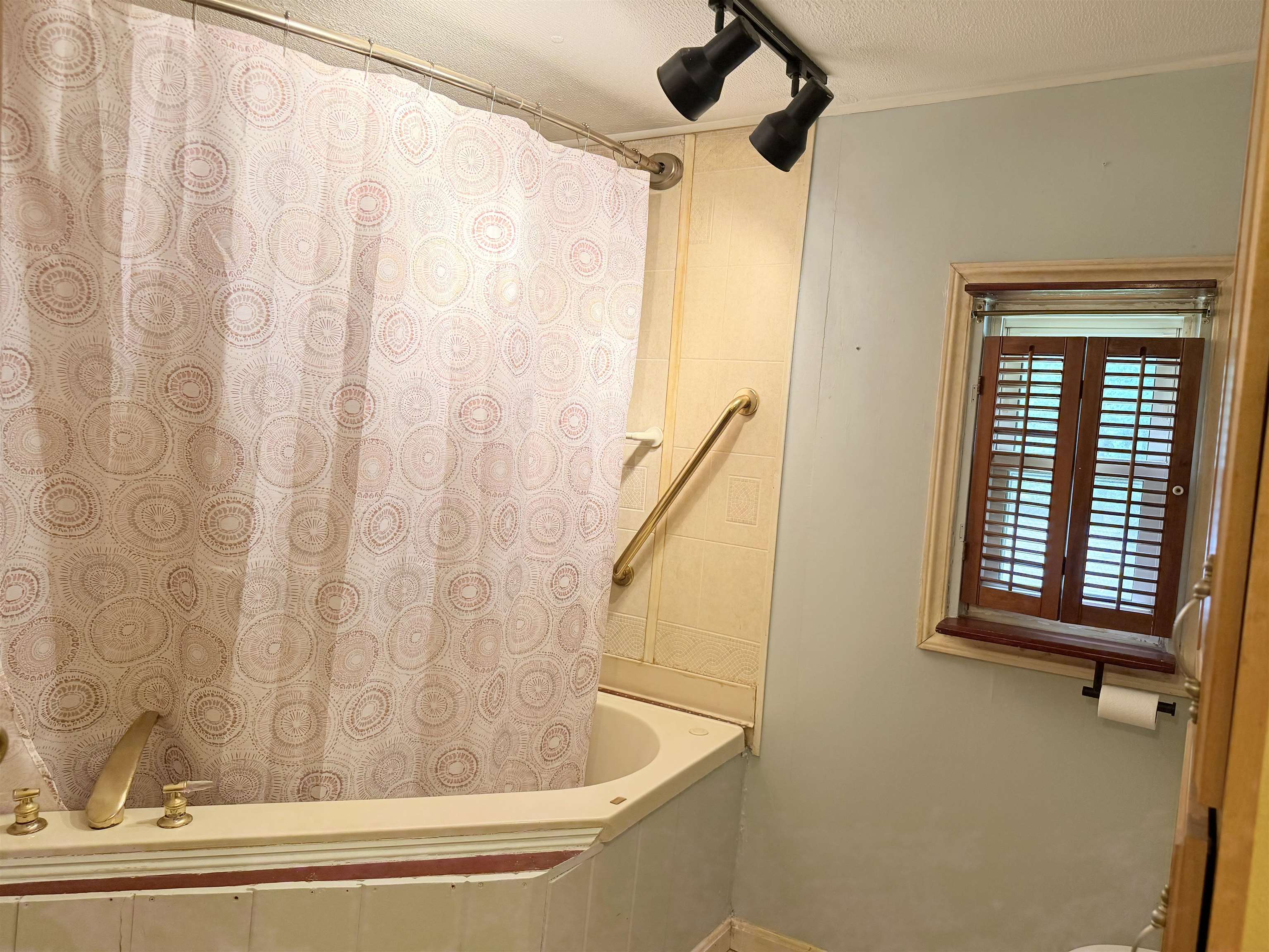 14 Monroe Avenue Property Photo 12