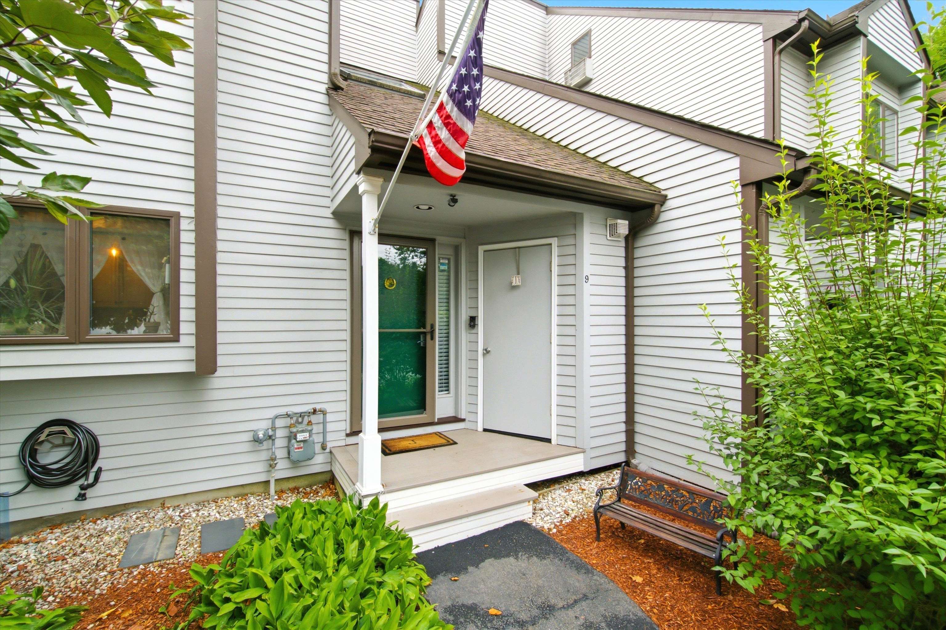 9 Pondview Drive Property Photo 1