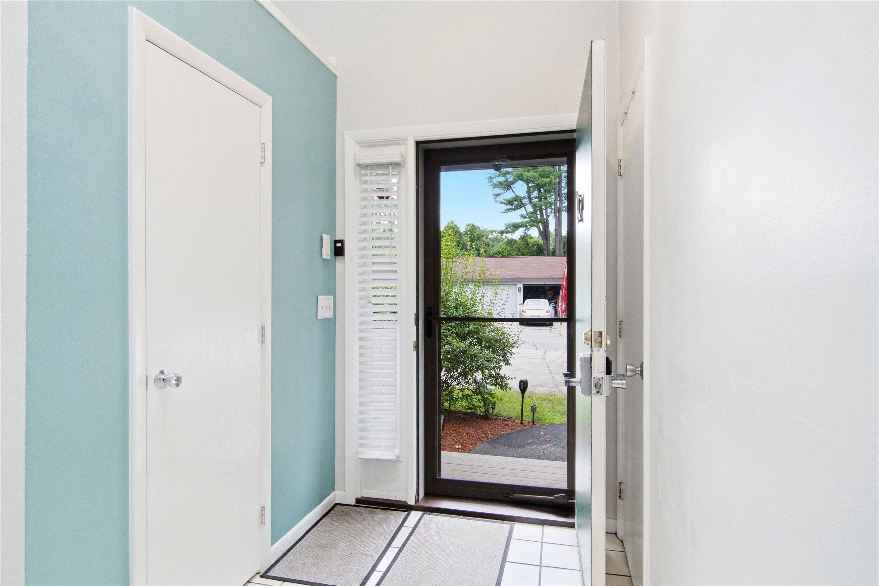 9 Pondview Drive Property Photo 3