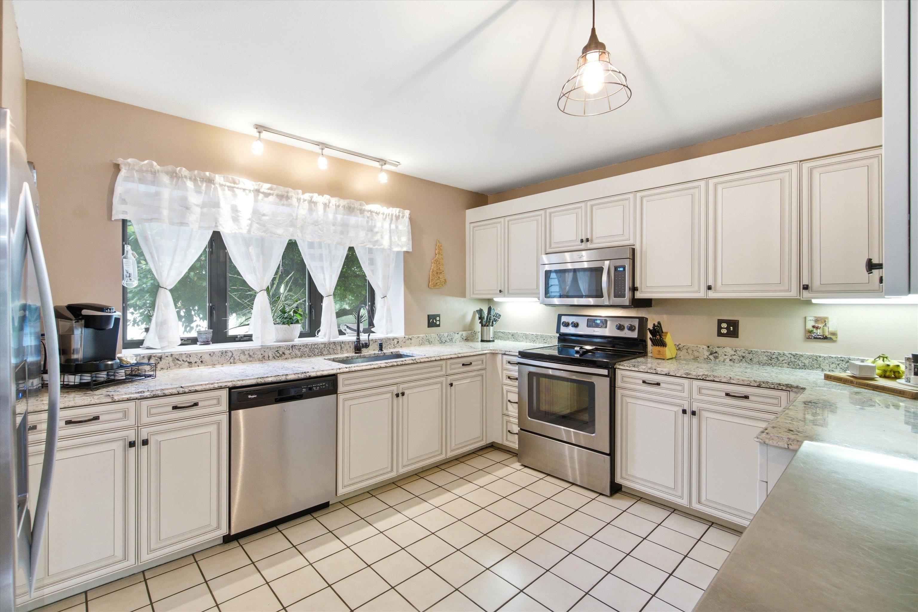 9 Pondview Drive Property Photo 4