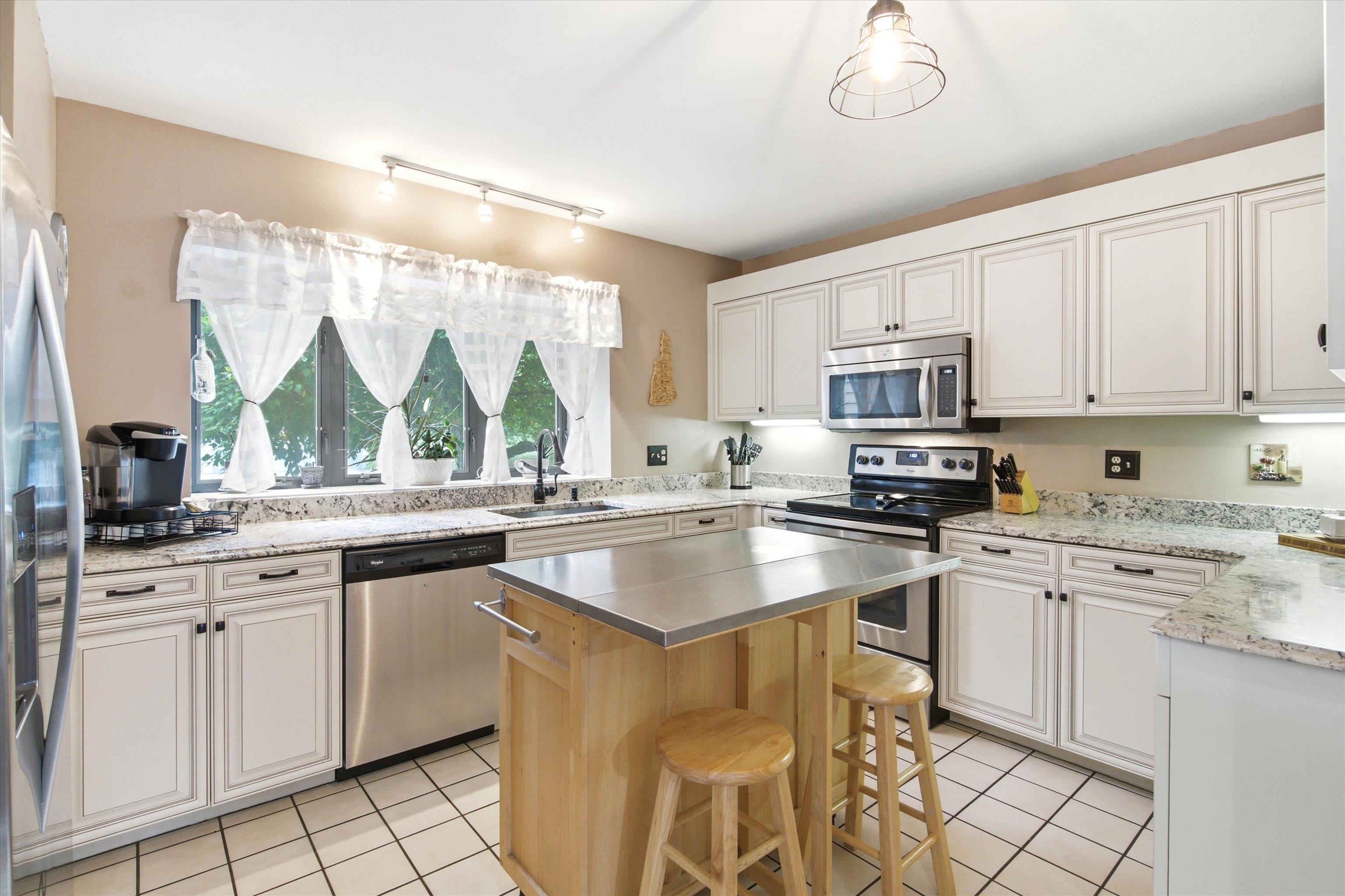9 Pondview Drive Property Photo 7