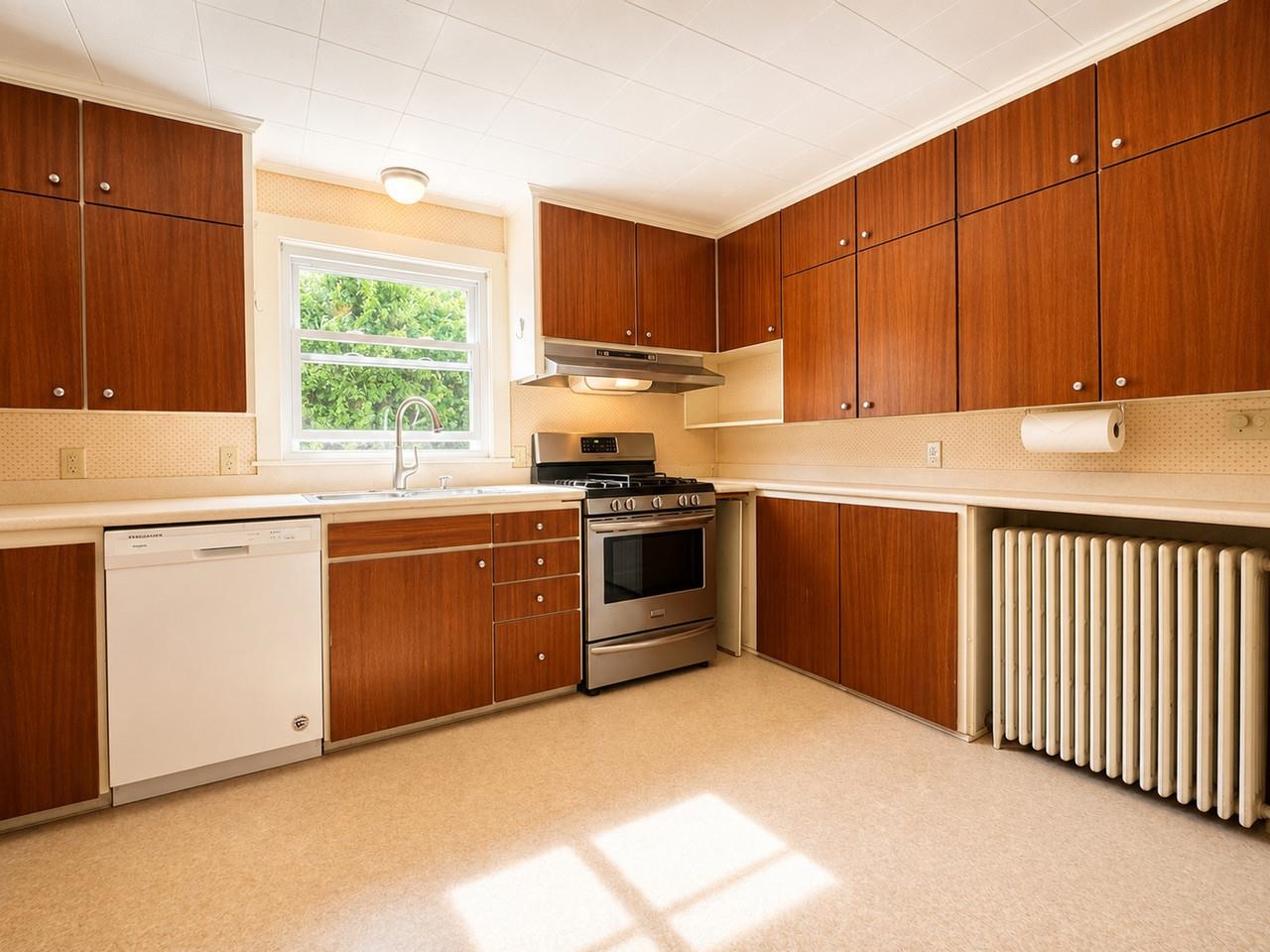 374 Flynn Avenue Property Photo 11