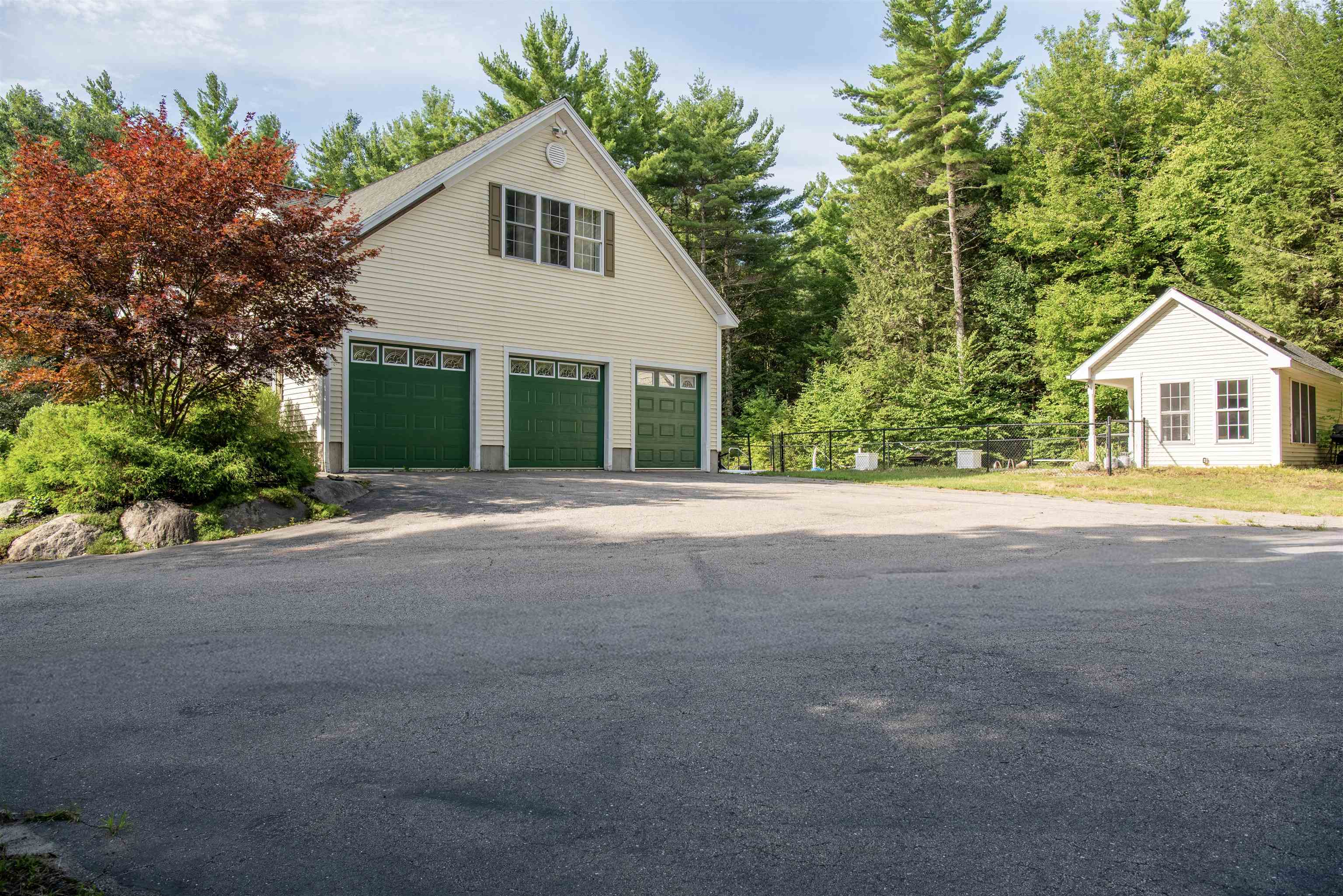 633 1st Crown Point Road Property Photo 2