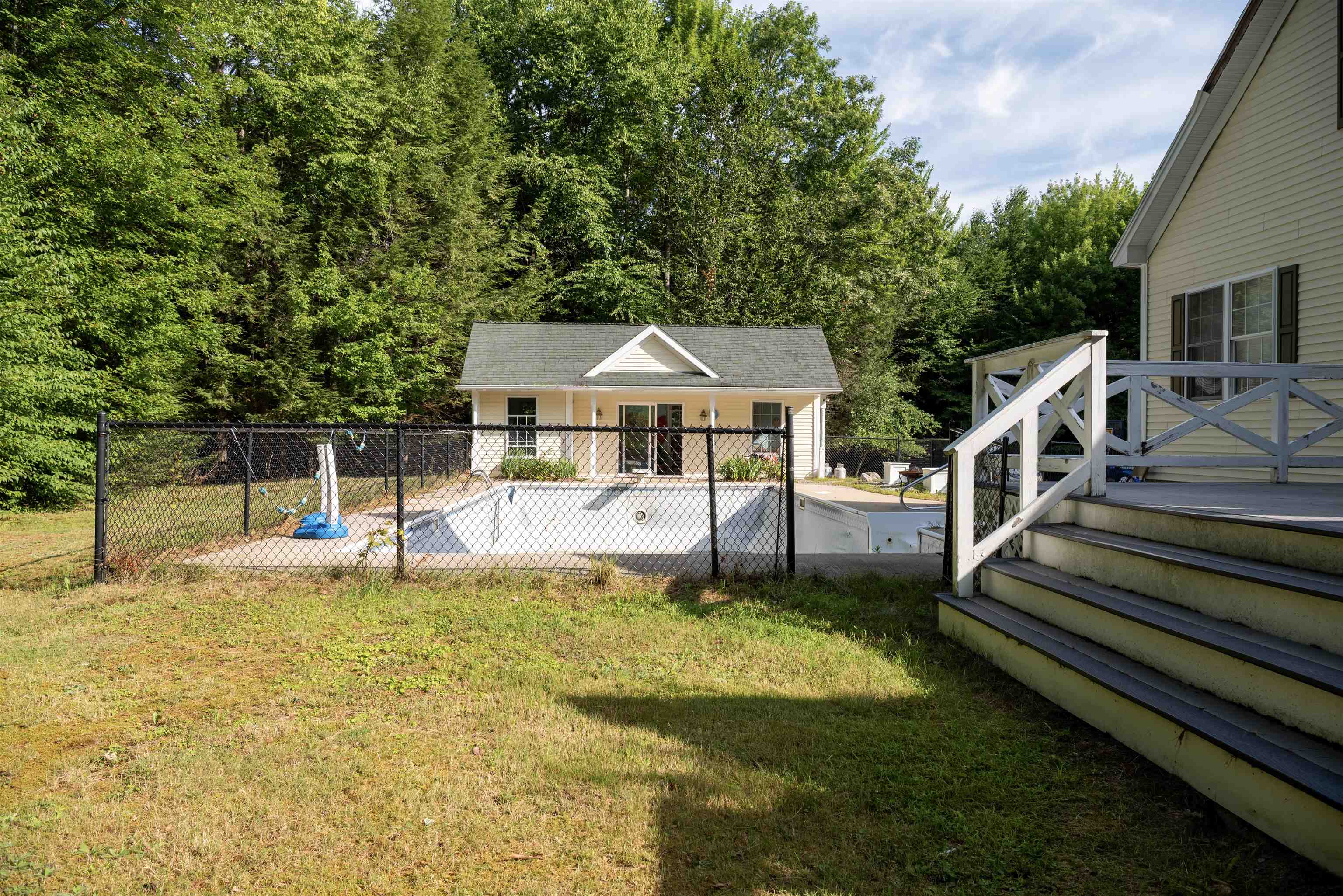 633 1st Crown Point Road Property Photo 4