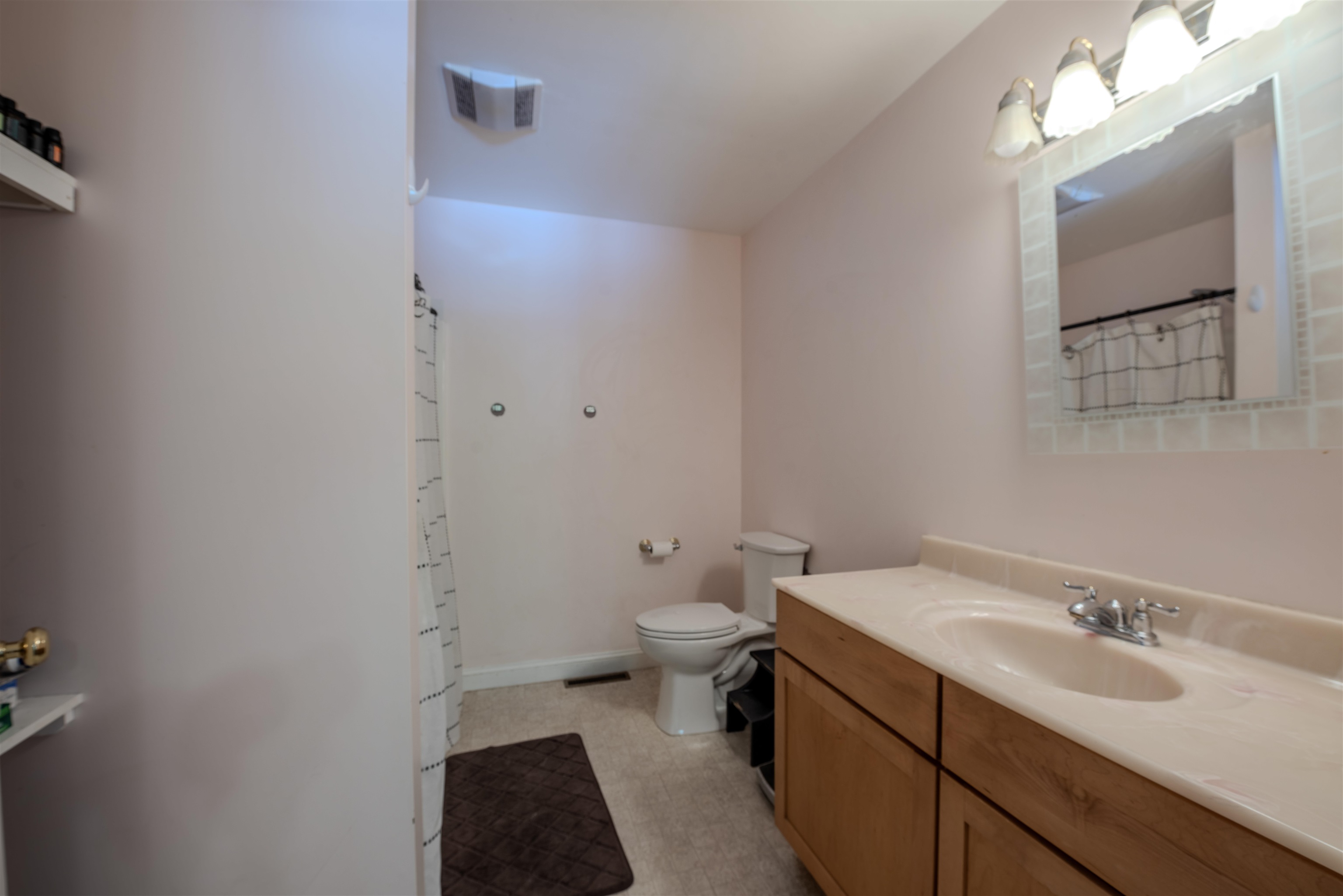 633 1st Crown Point Road Property Photo 10