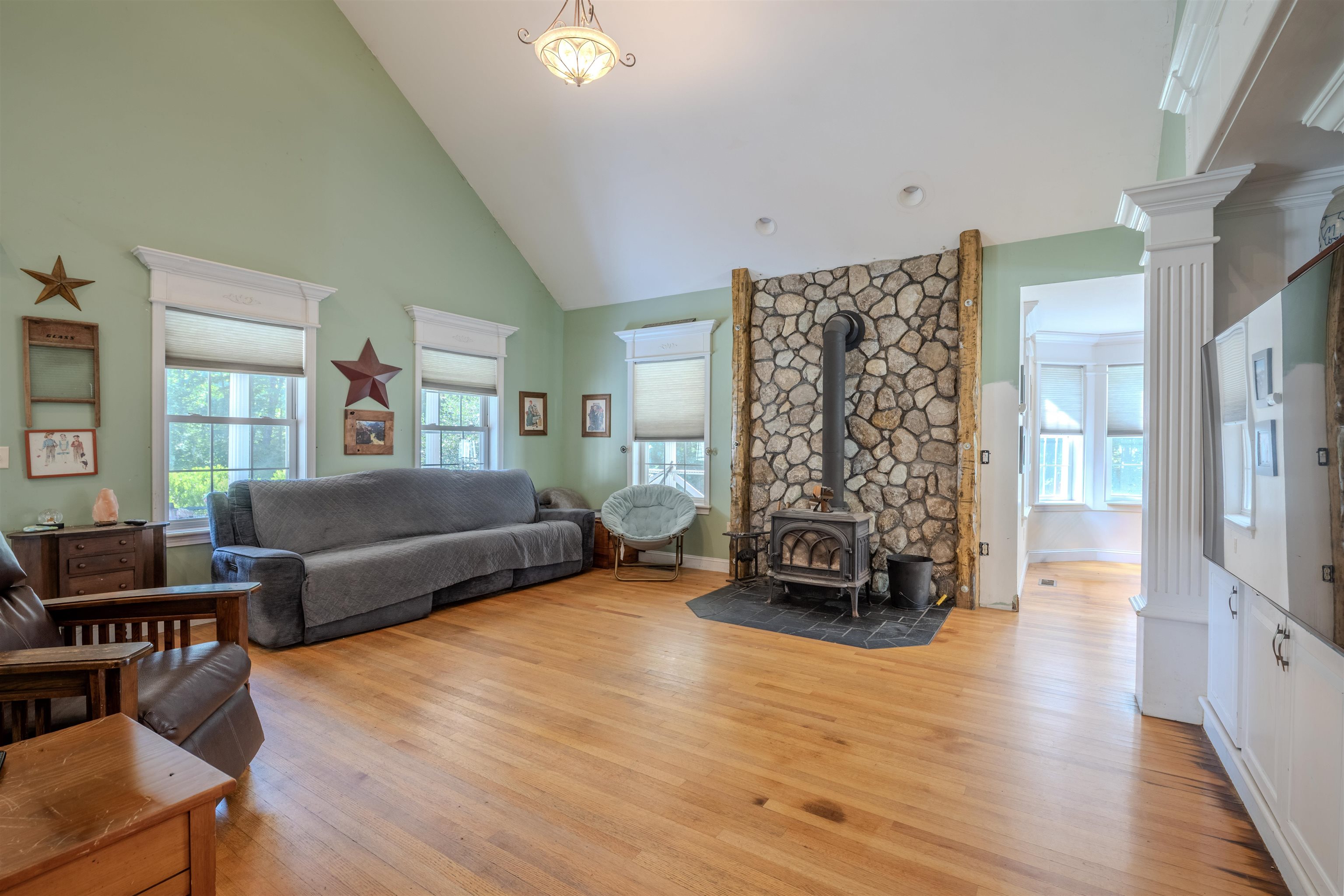 633 1st Crown Point Road Property Photo 16