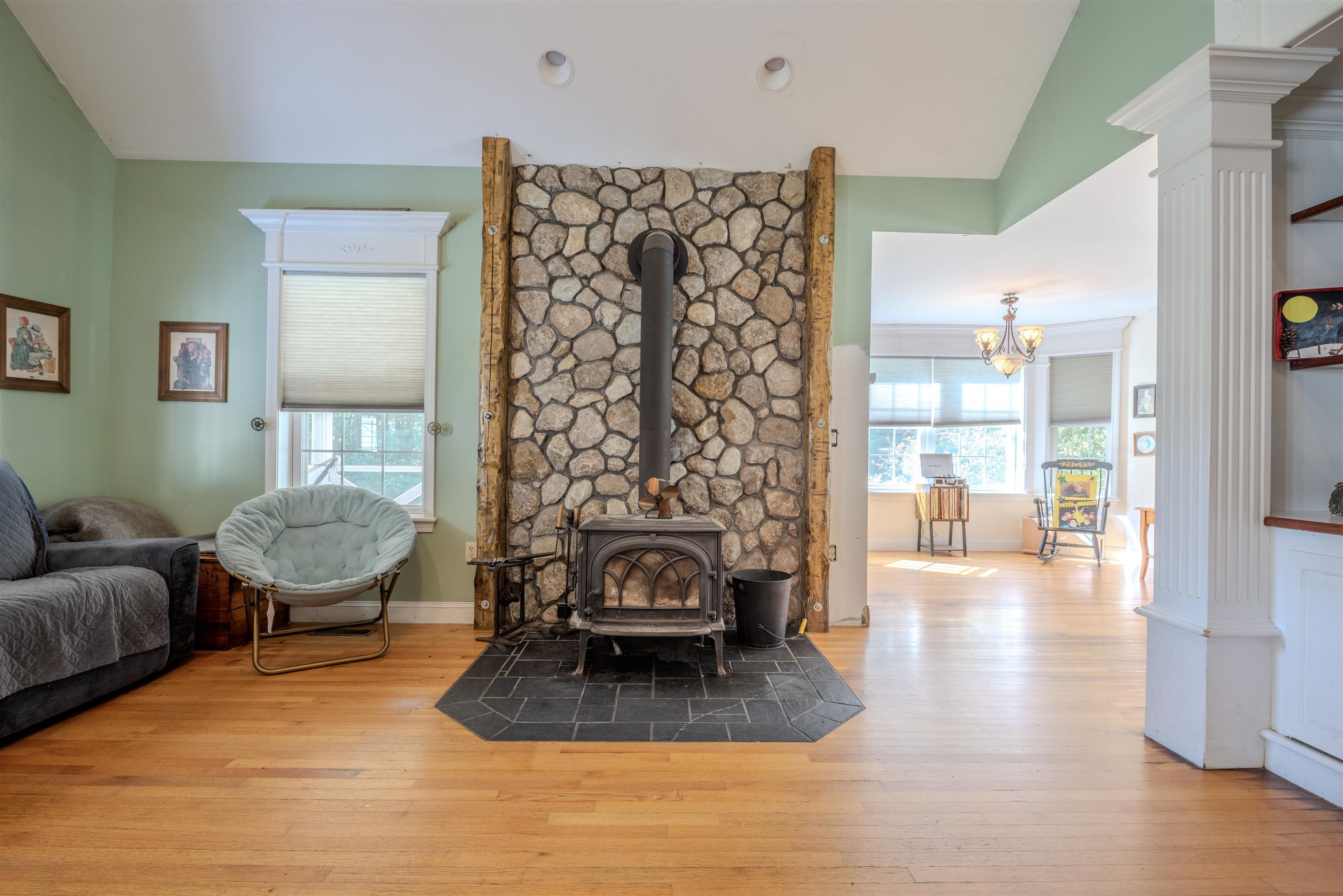 633 1st Crown Point Road Property Photo 17
