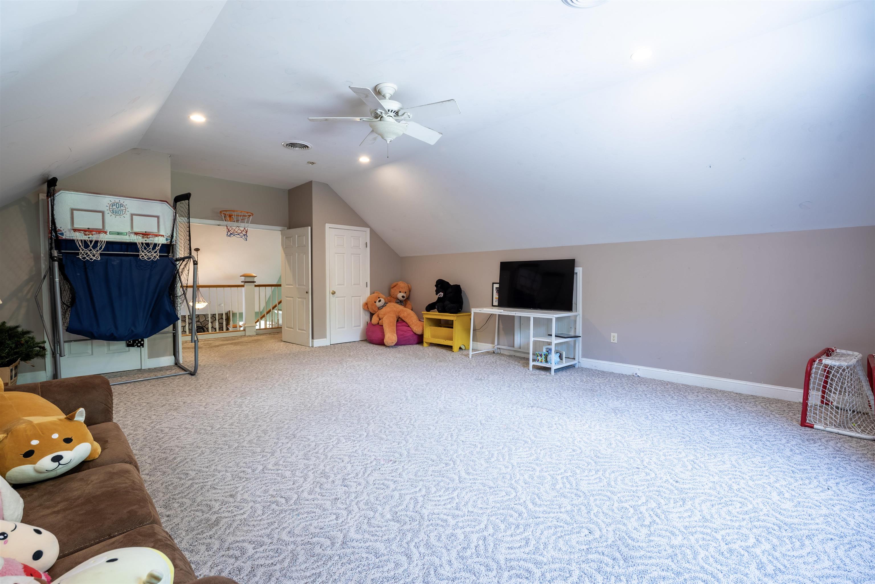 633 1st Crown Point Road Property Photo 24