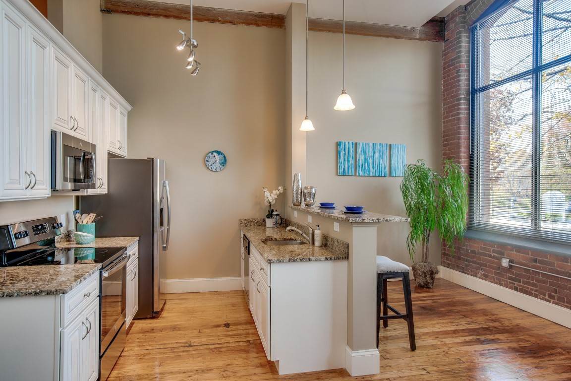 222 West Street Property Photo 5