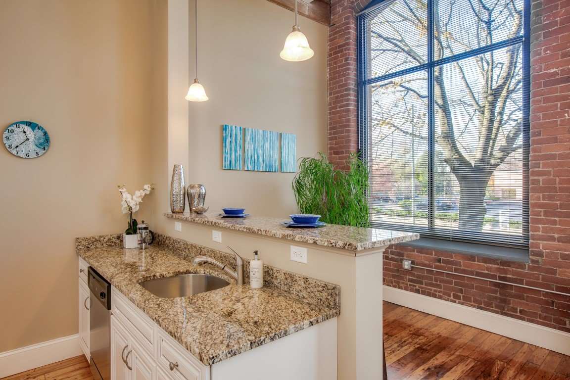222 West Street Property Photo 7