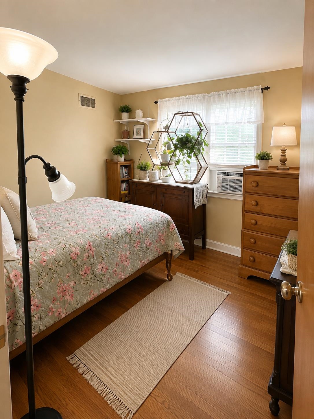 54 Commonwealth Avenue Property Photo 8