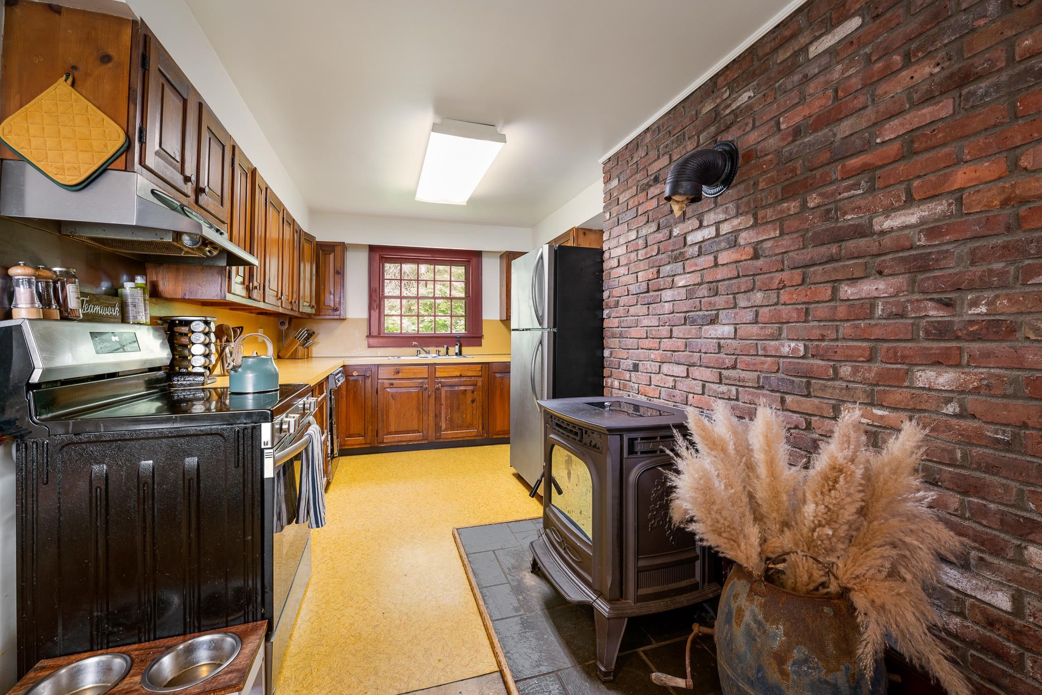 912 Us Route 2 W Property Photo 3