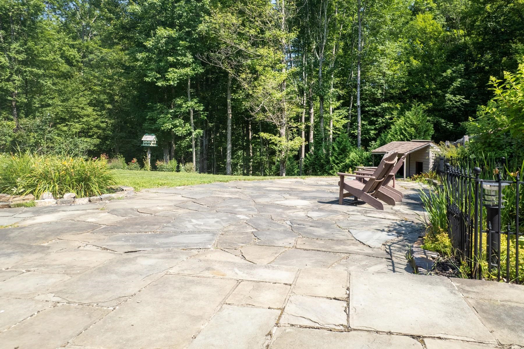 1324 Town Line Road Property Photo 5