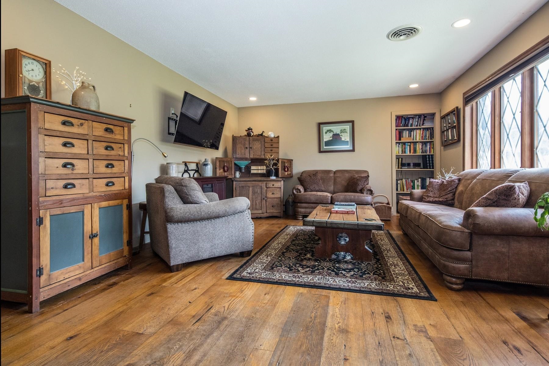 1324 Town Line Road Property Photo 7