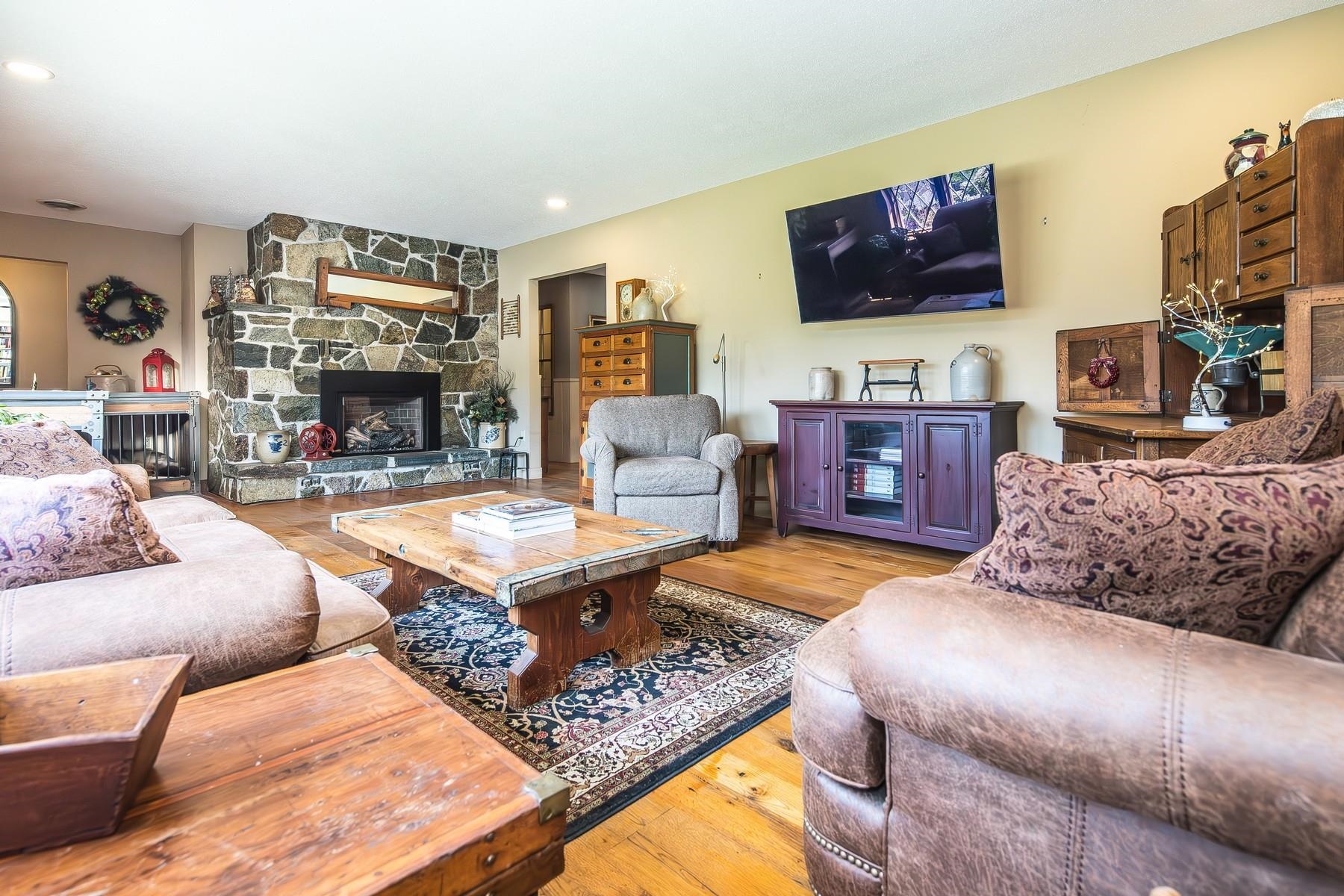 1324 Town Line Road Property Photo 9