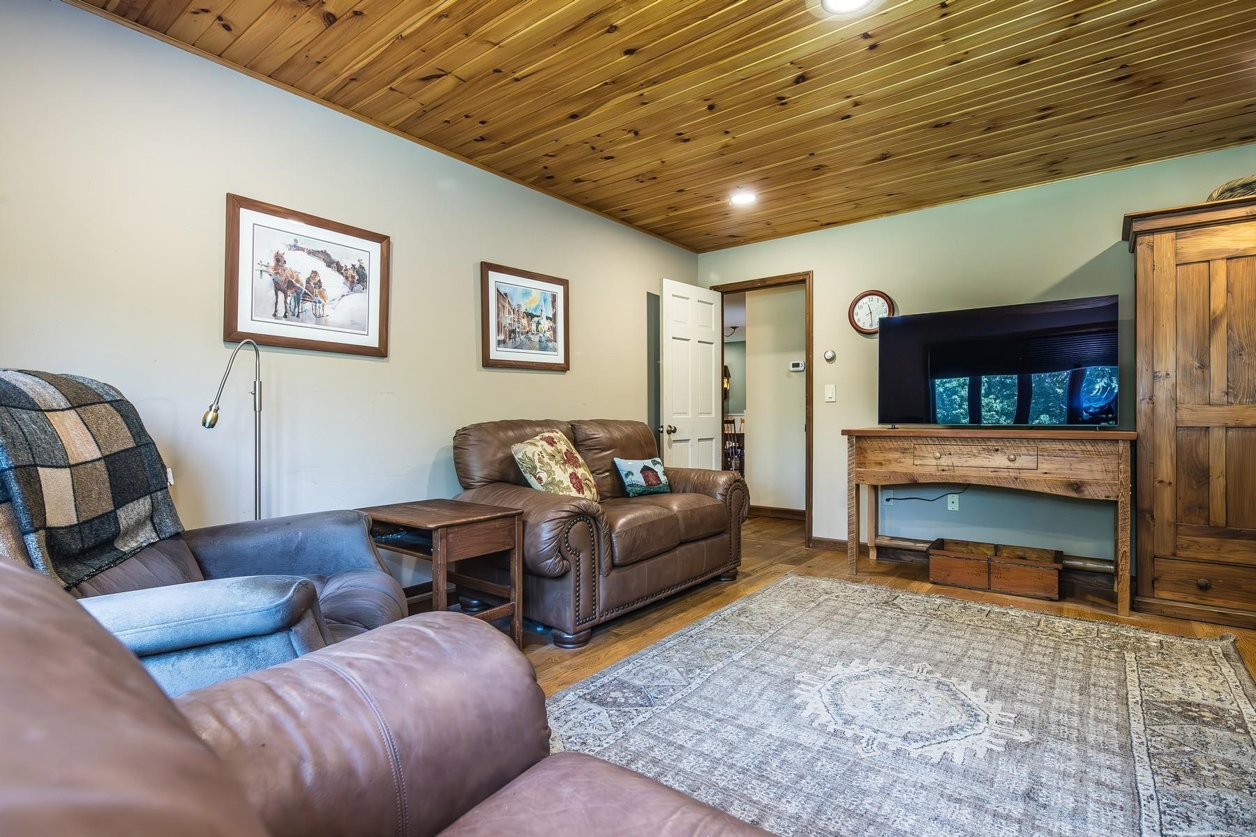 1324 Town Line Road Property Photo 18