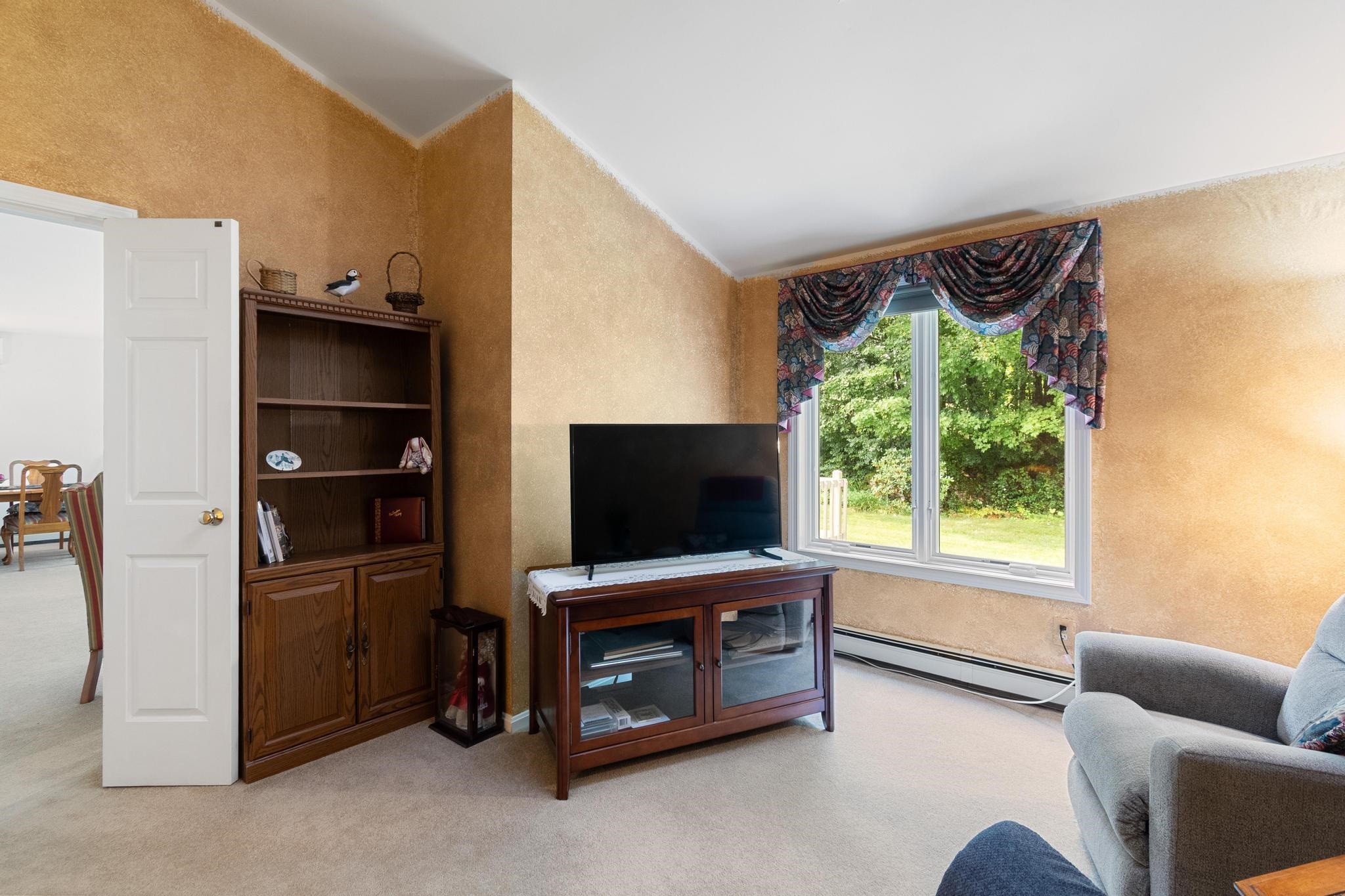 56 Garden Lane Property Photo 11