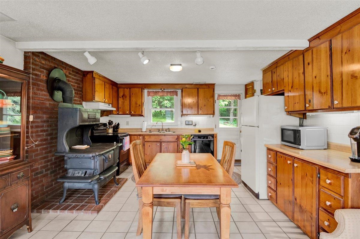 12 Mountain View Road Property Photo 4