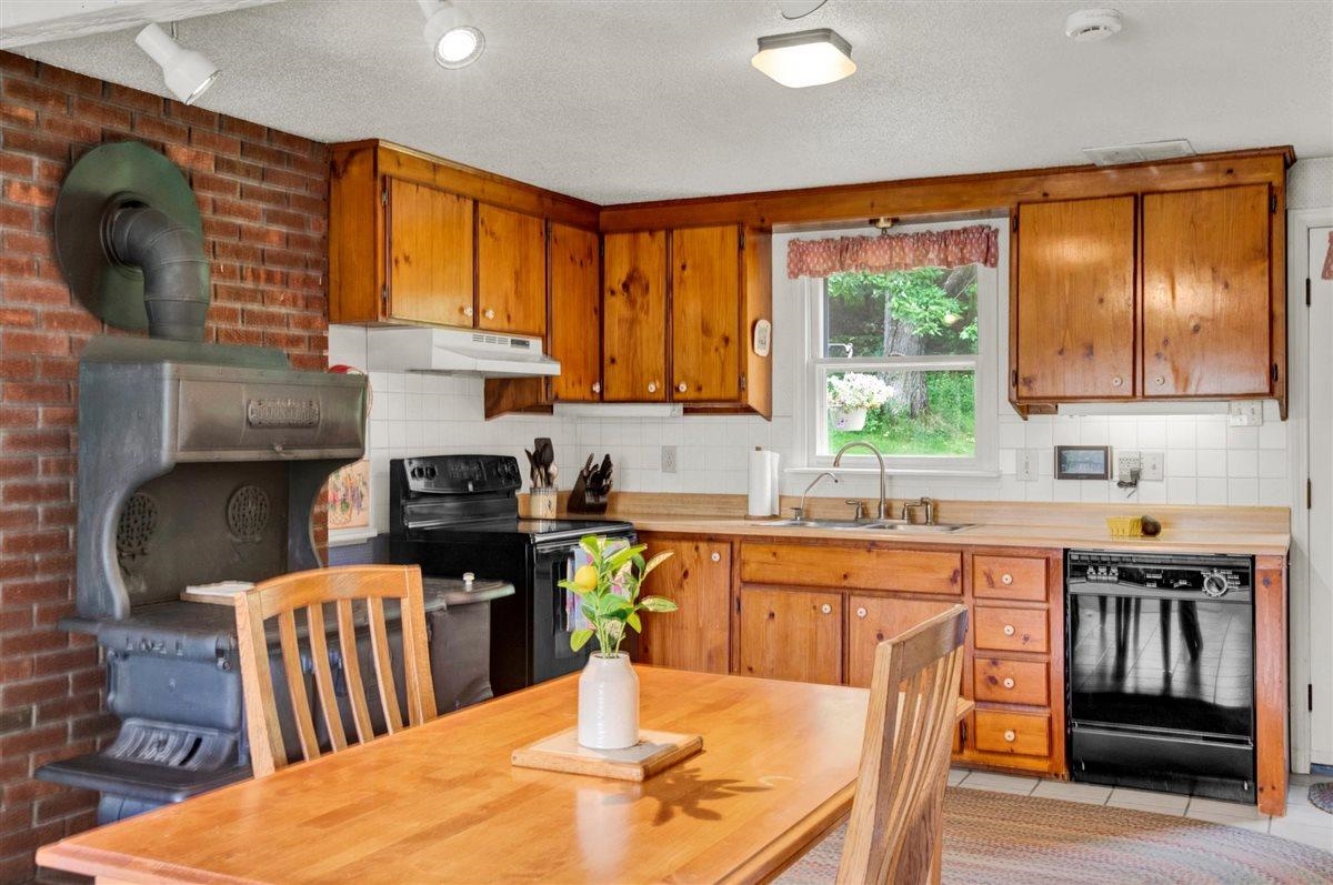 12 Mountain View Road Property Photo 5