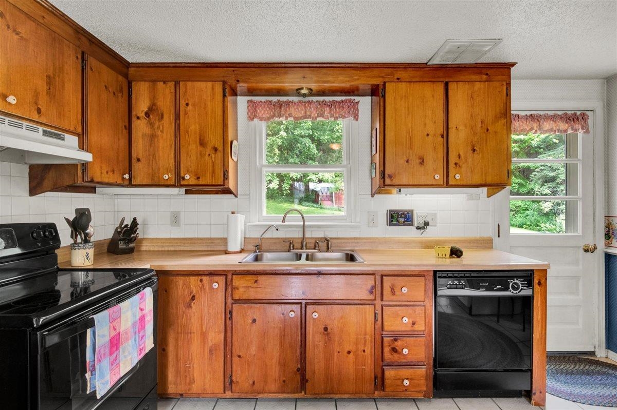 12 Mountain View Road Property Photo 7