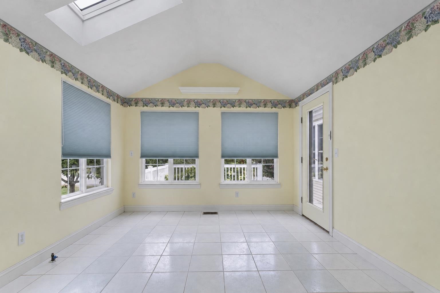 63 Hampton Meadows Property Photo 21