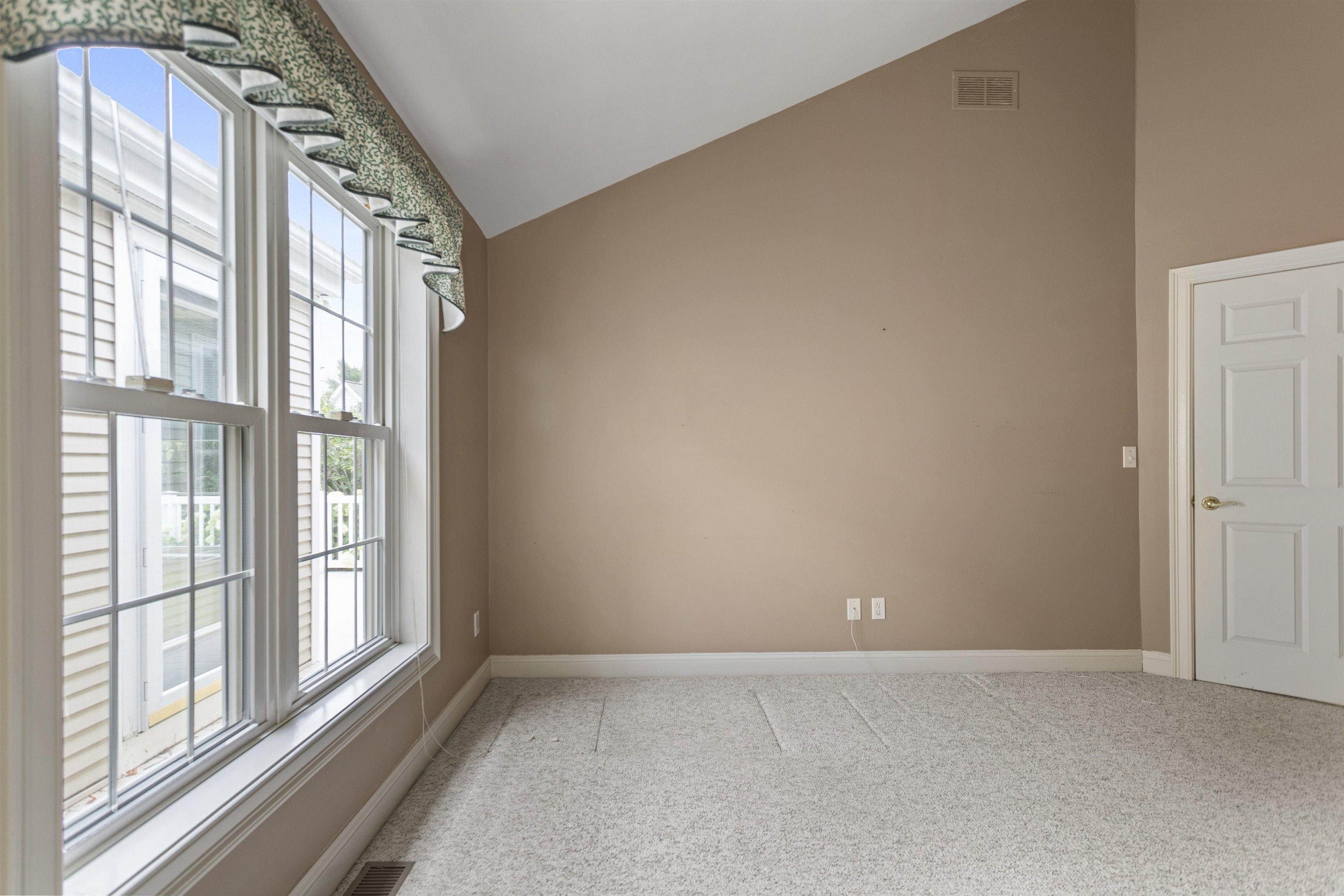 63 Hampton Meadows Property Photo 26