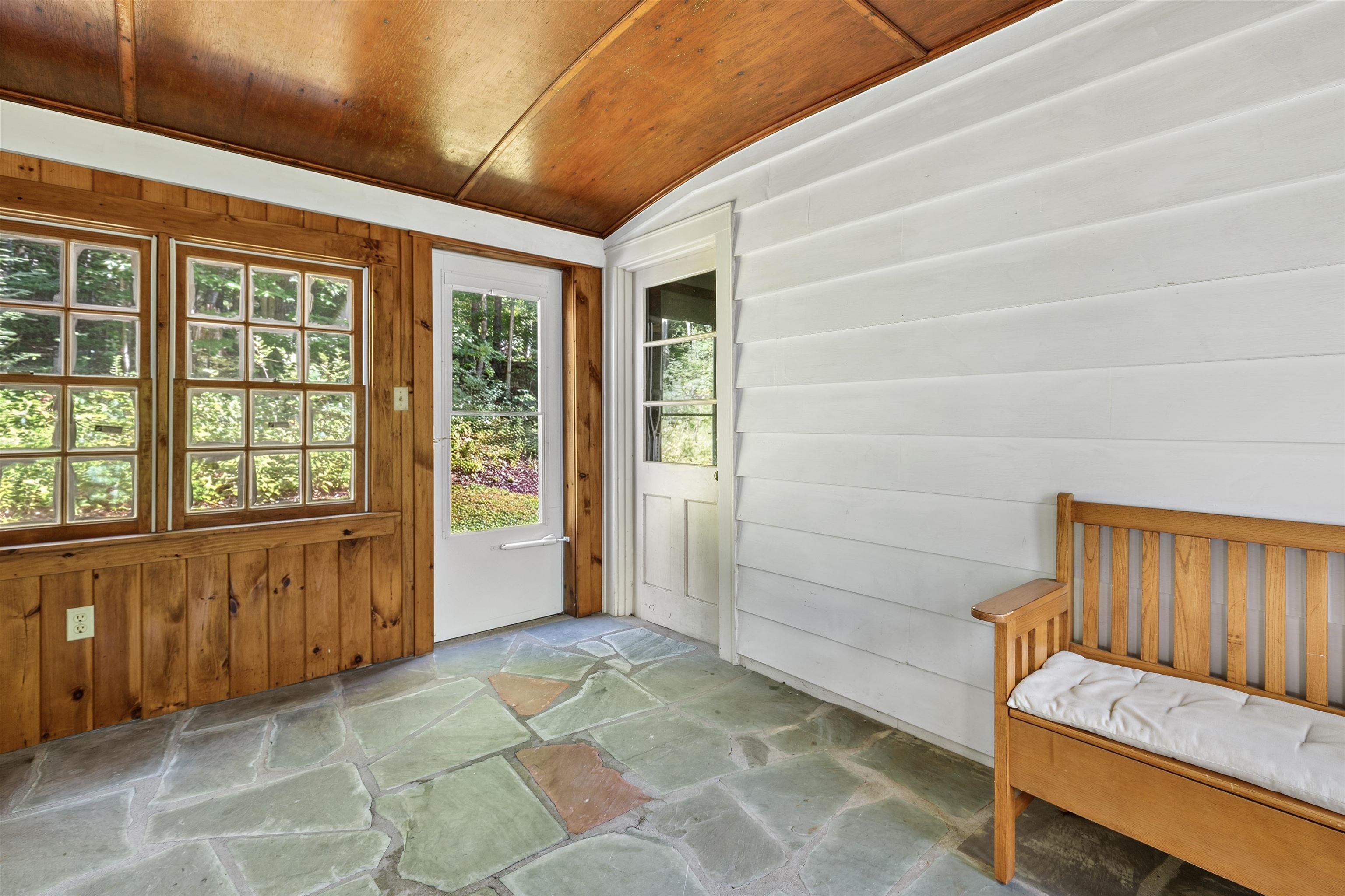 75 Forest Avenue Property Photo 4
