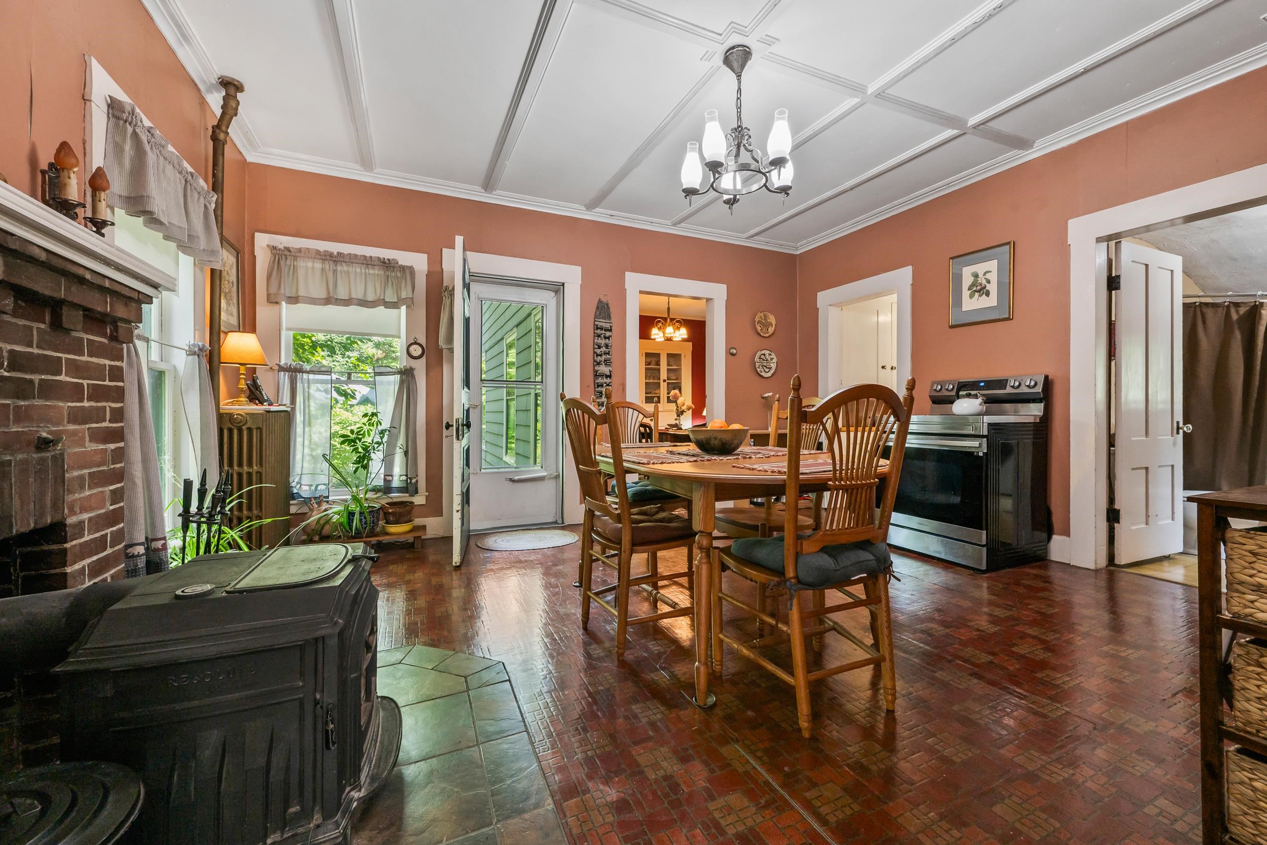 182 Cottage Street Property Photo 4