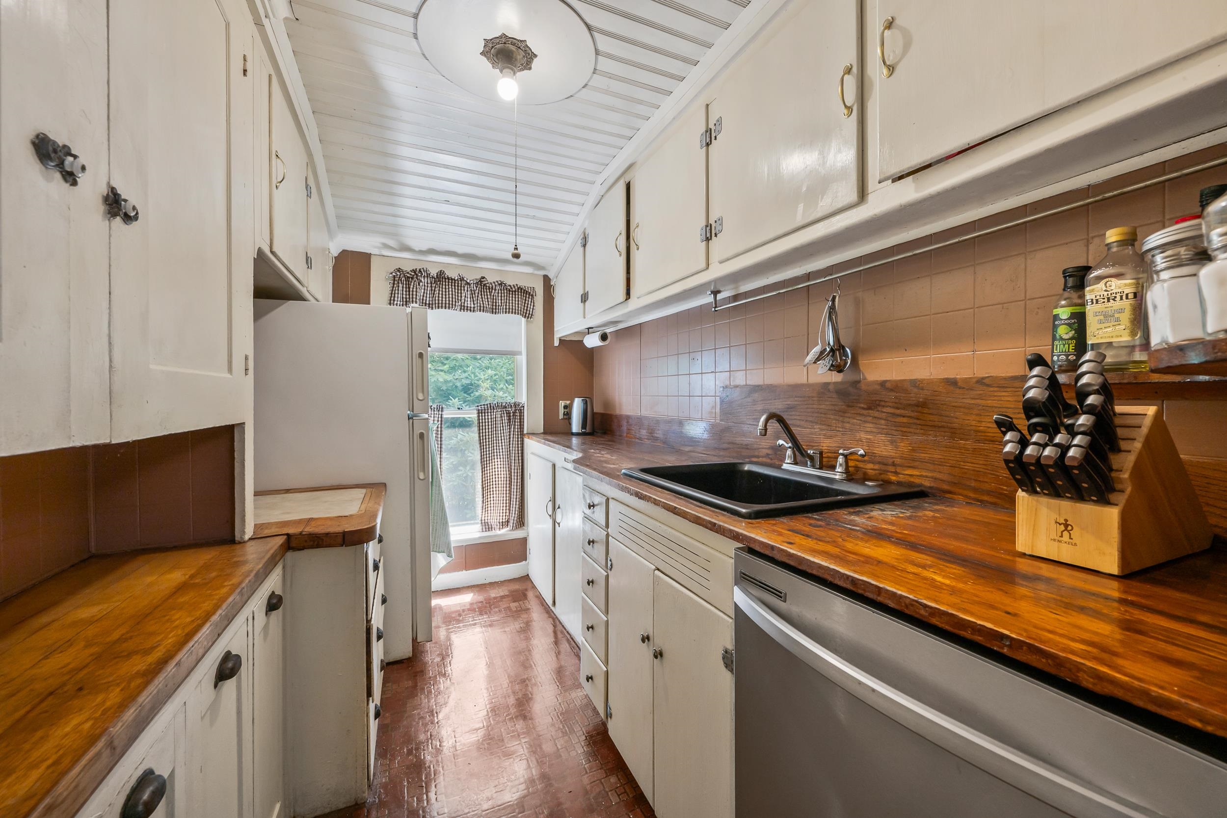 182 Cottage Street Property Photo 7