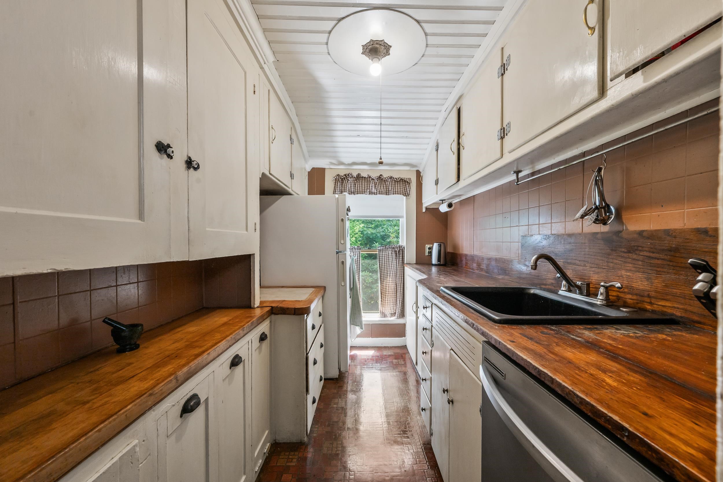 182 Cottage Street Property Photo 8