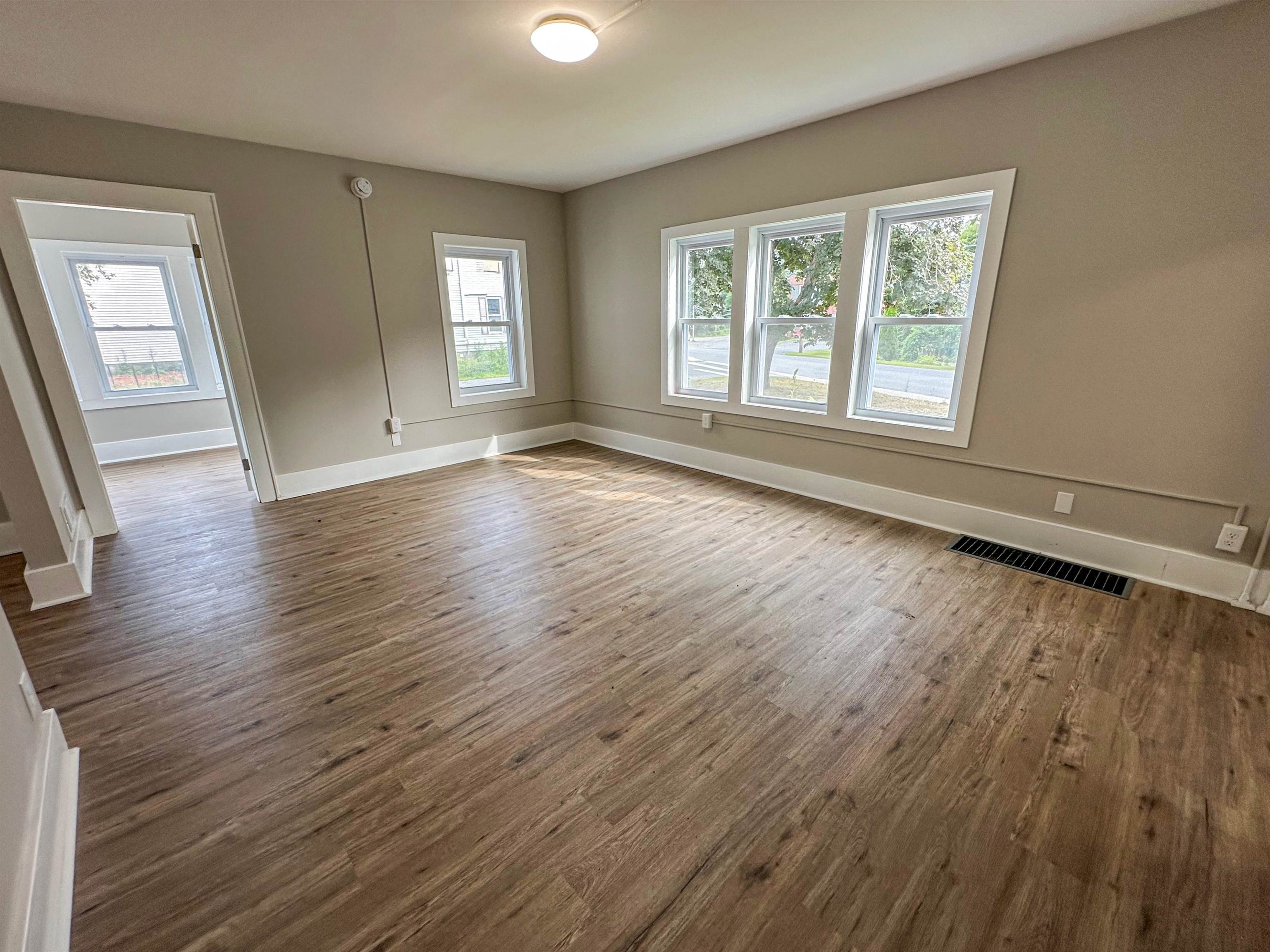 194 Union Street Property Photo 8