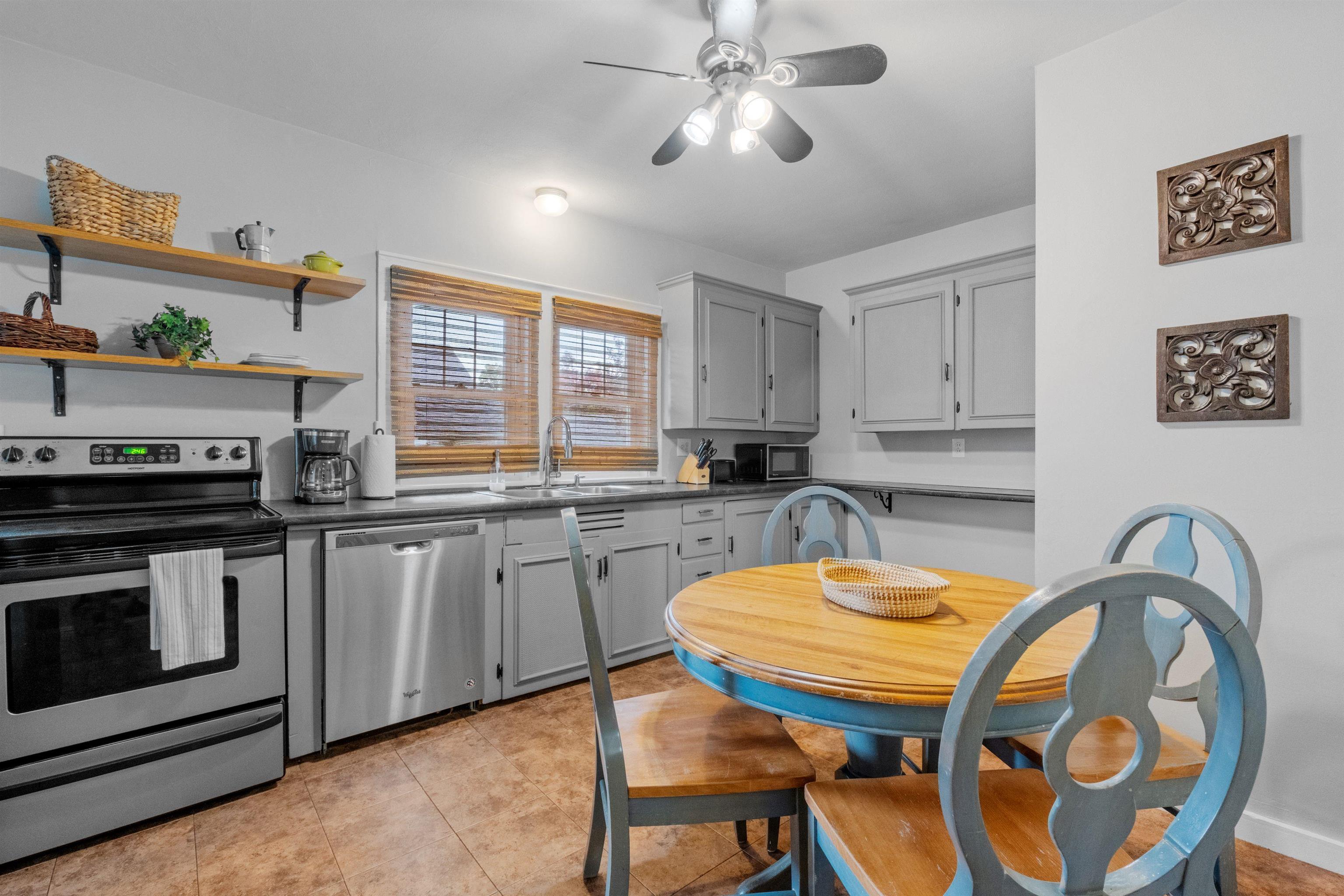 989 Union Street Property Photo 1