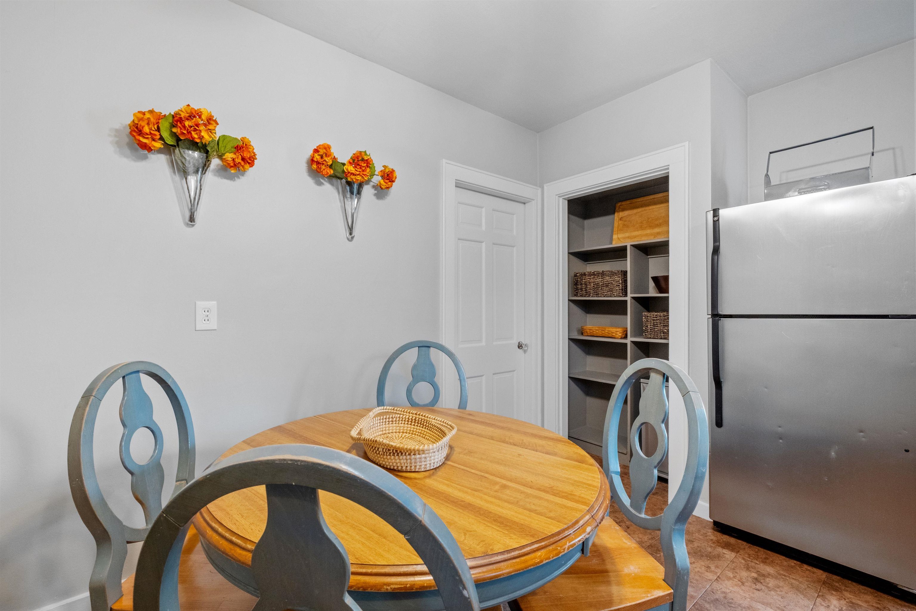 989 Union Street Property Photo 14