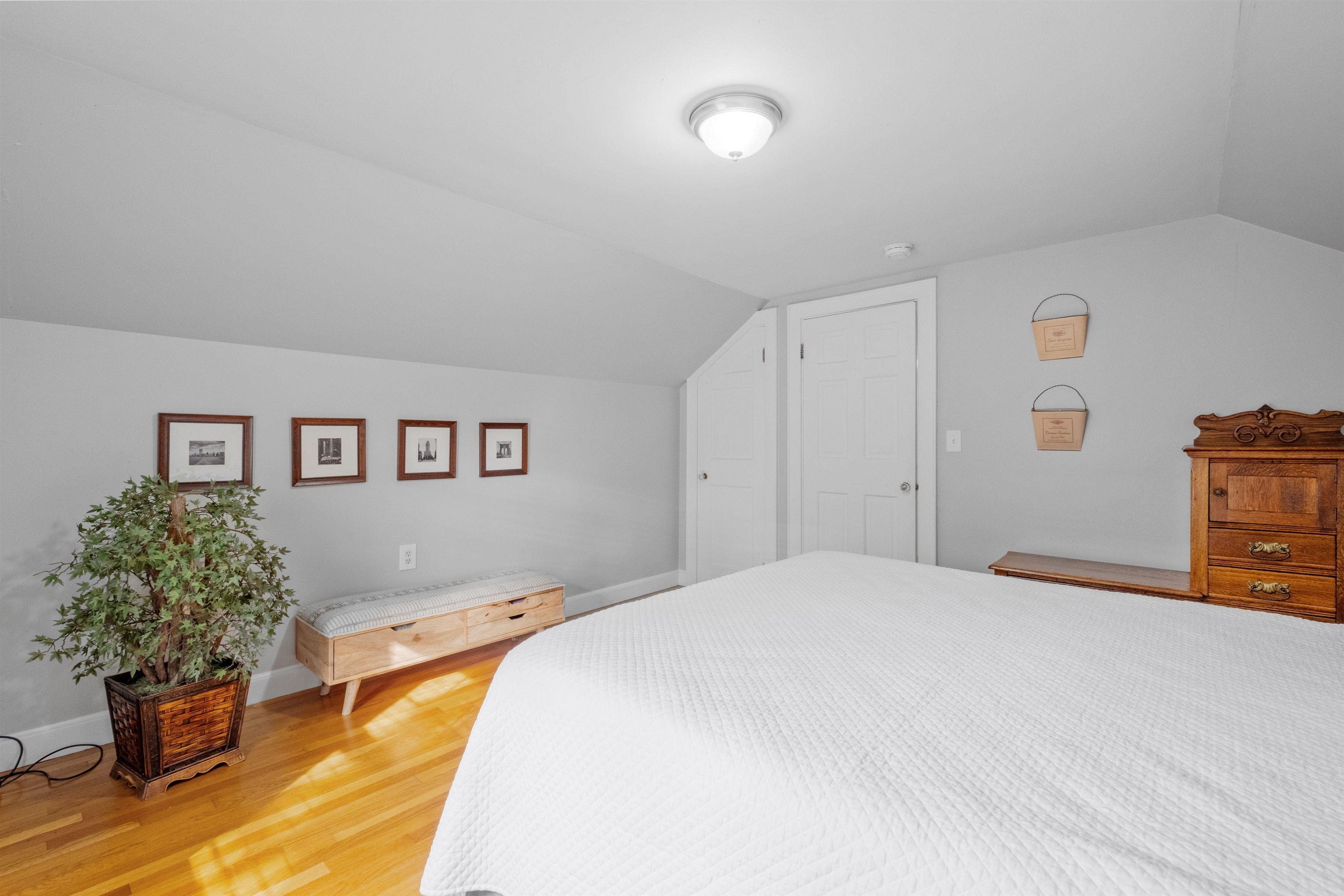989 Union Street Property Photo 36