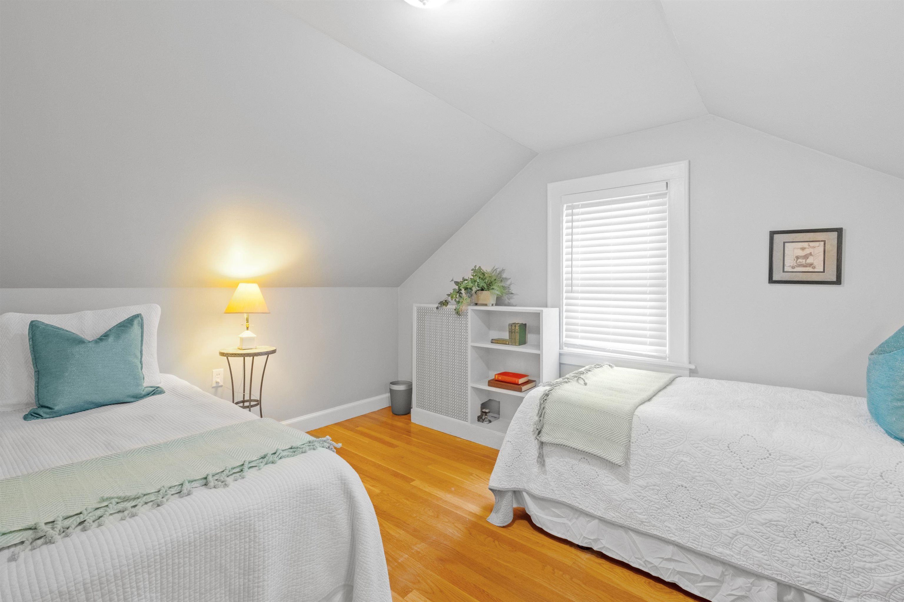 989 Union Street Property Photo 42