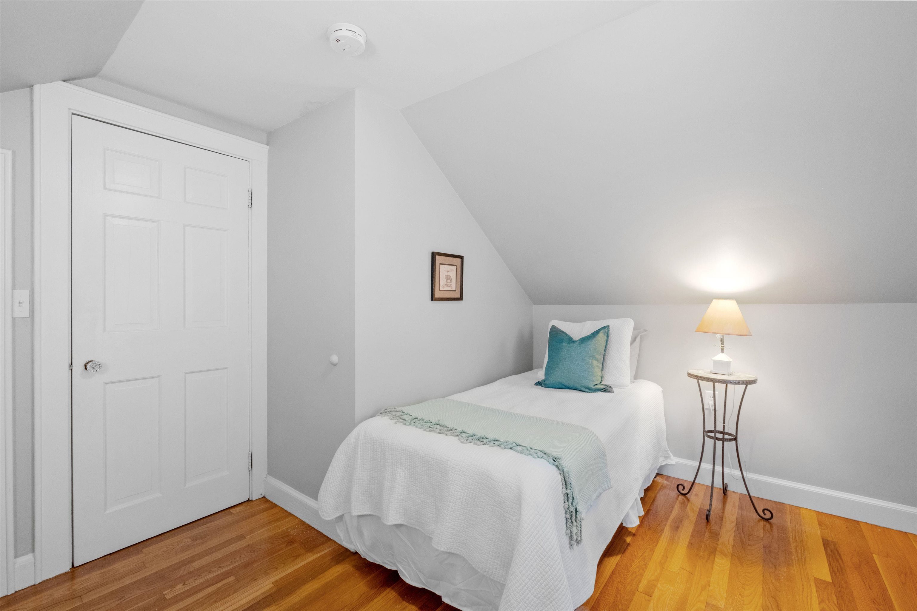 989 Union Street Property Photo 43